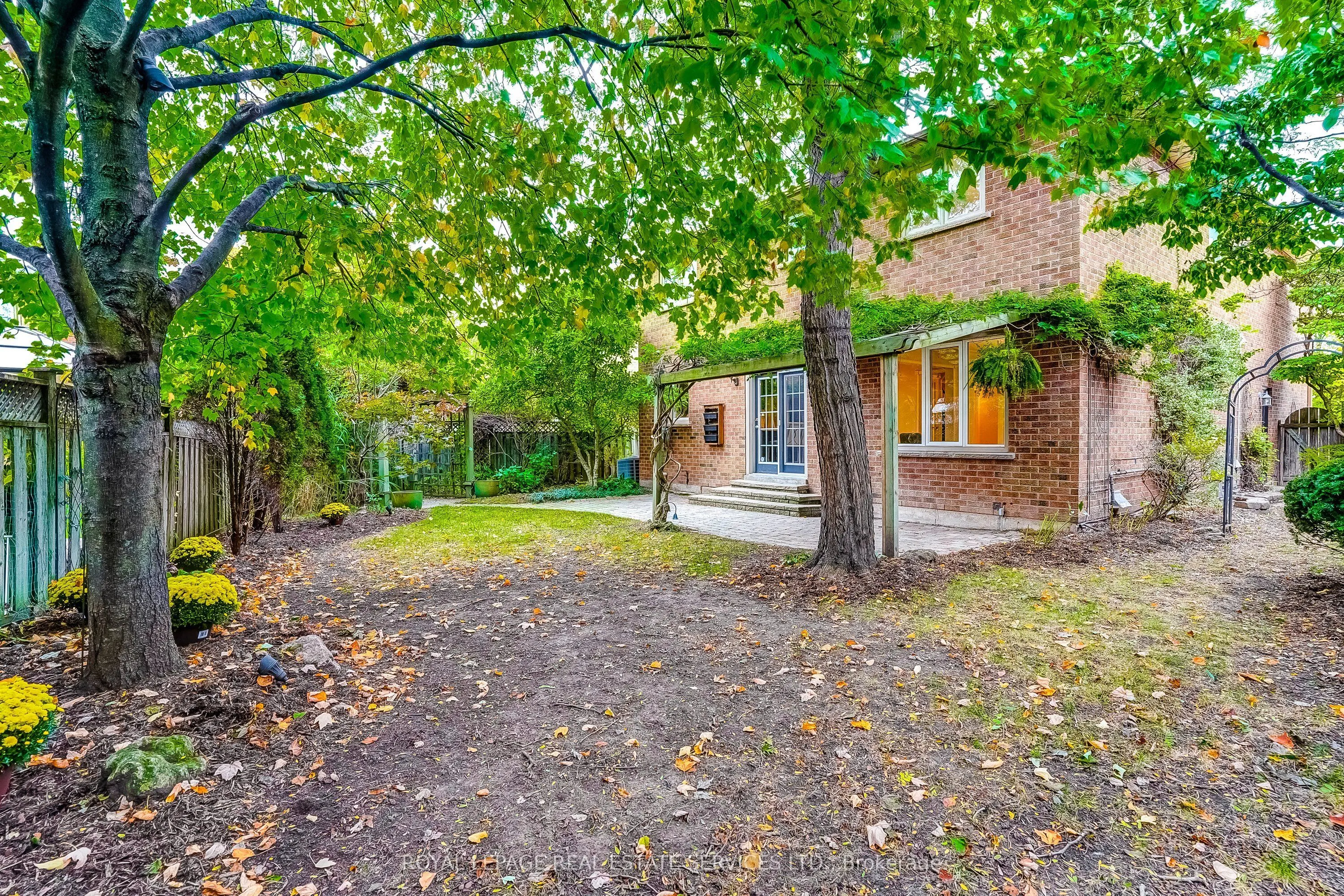 3119 Dover Crescent