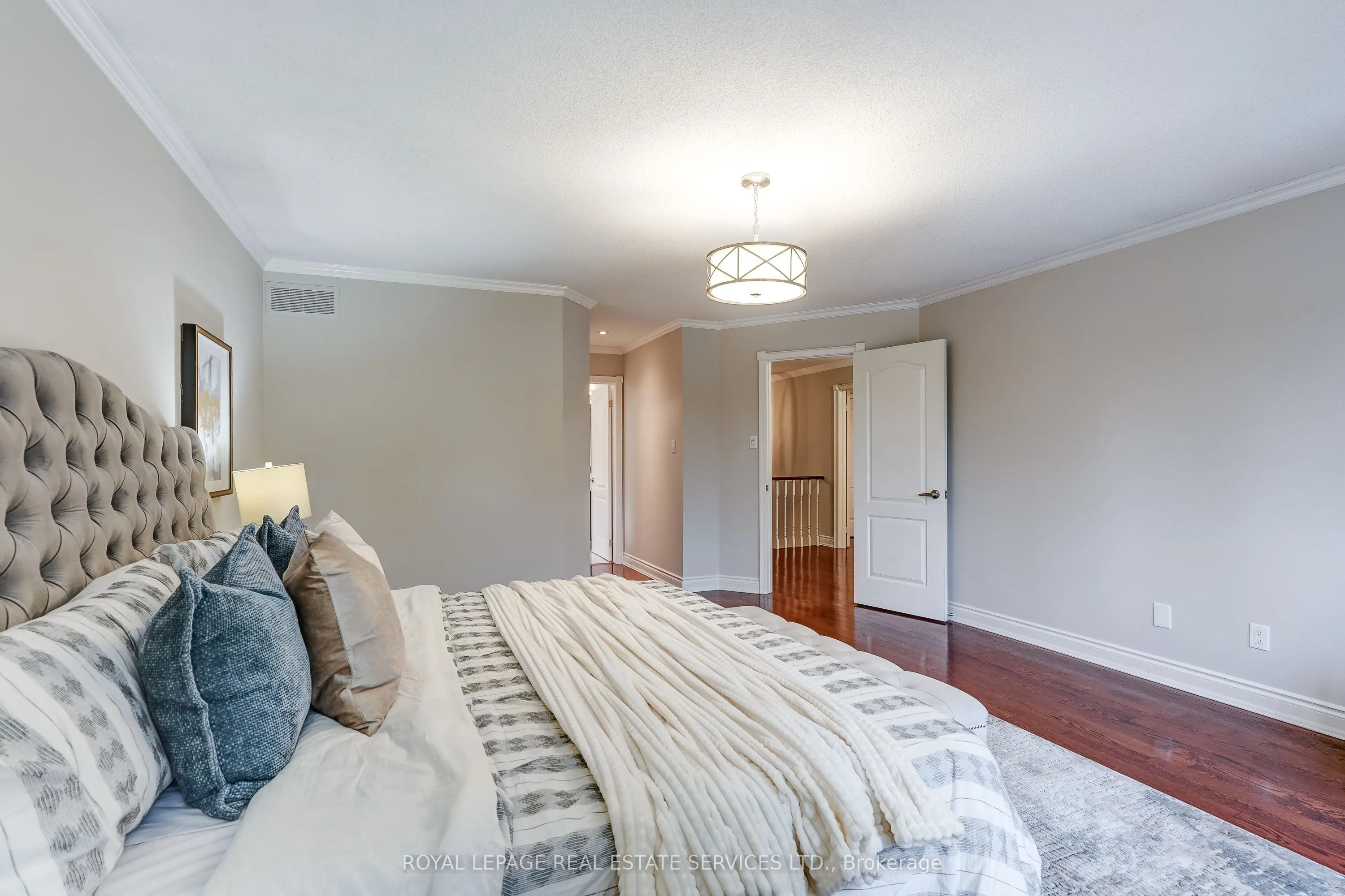 3119 Dover Crescent