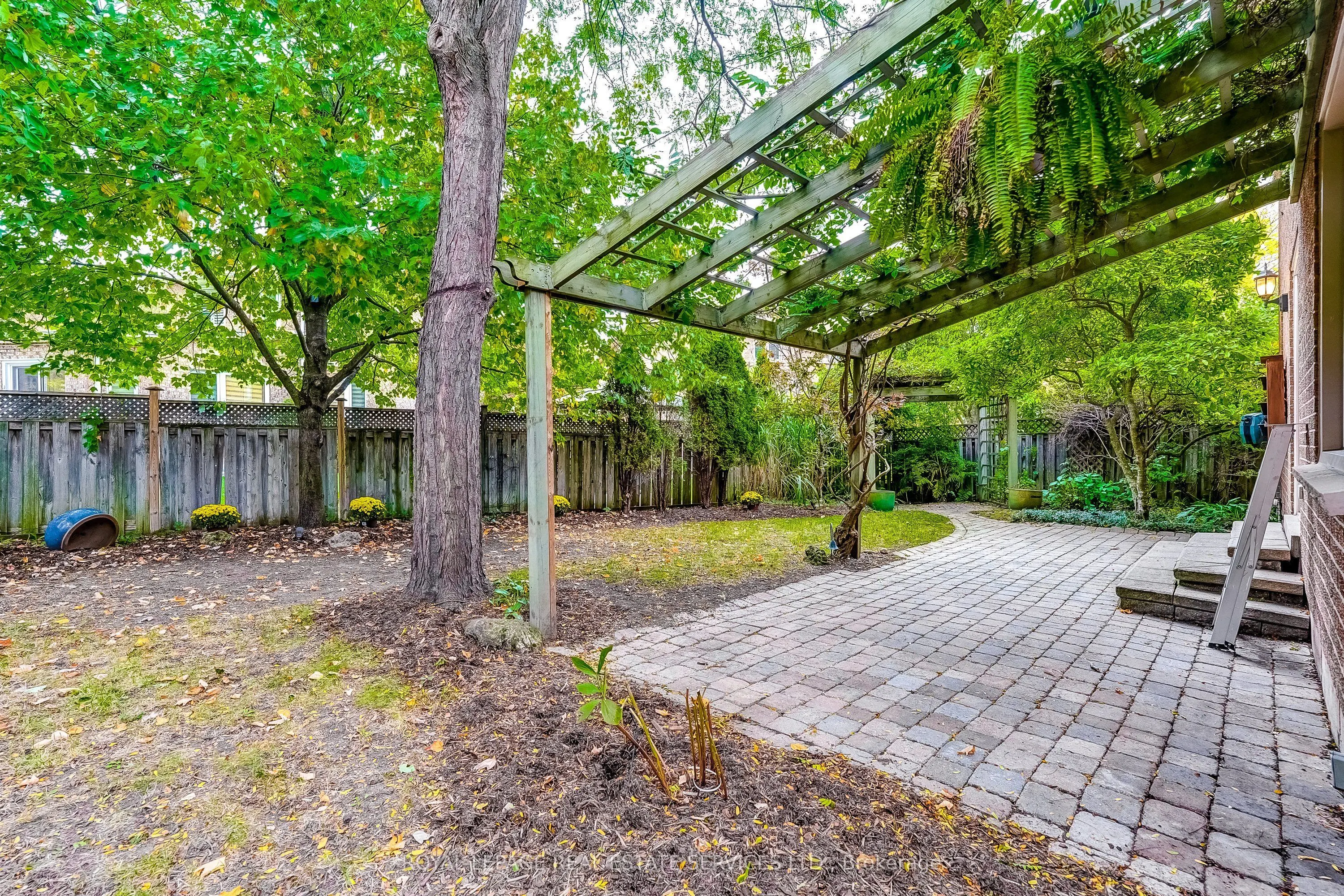 3119 Dover Crescent