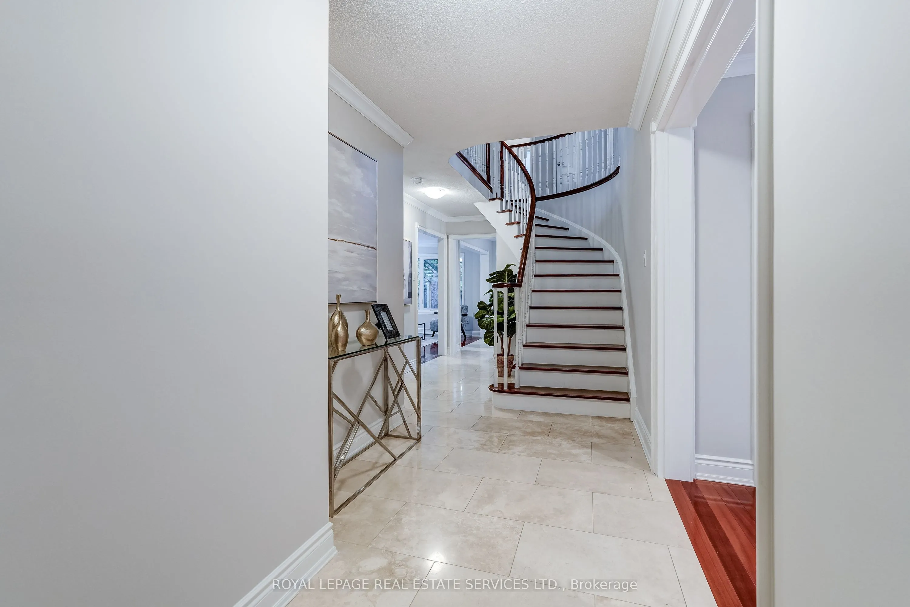 3119 Dover Crescent