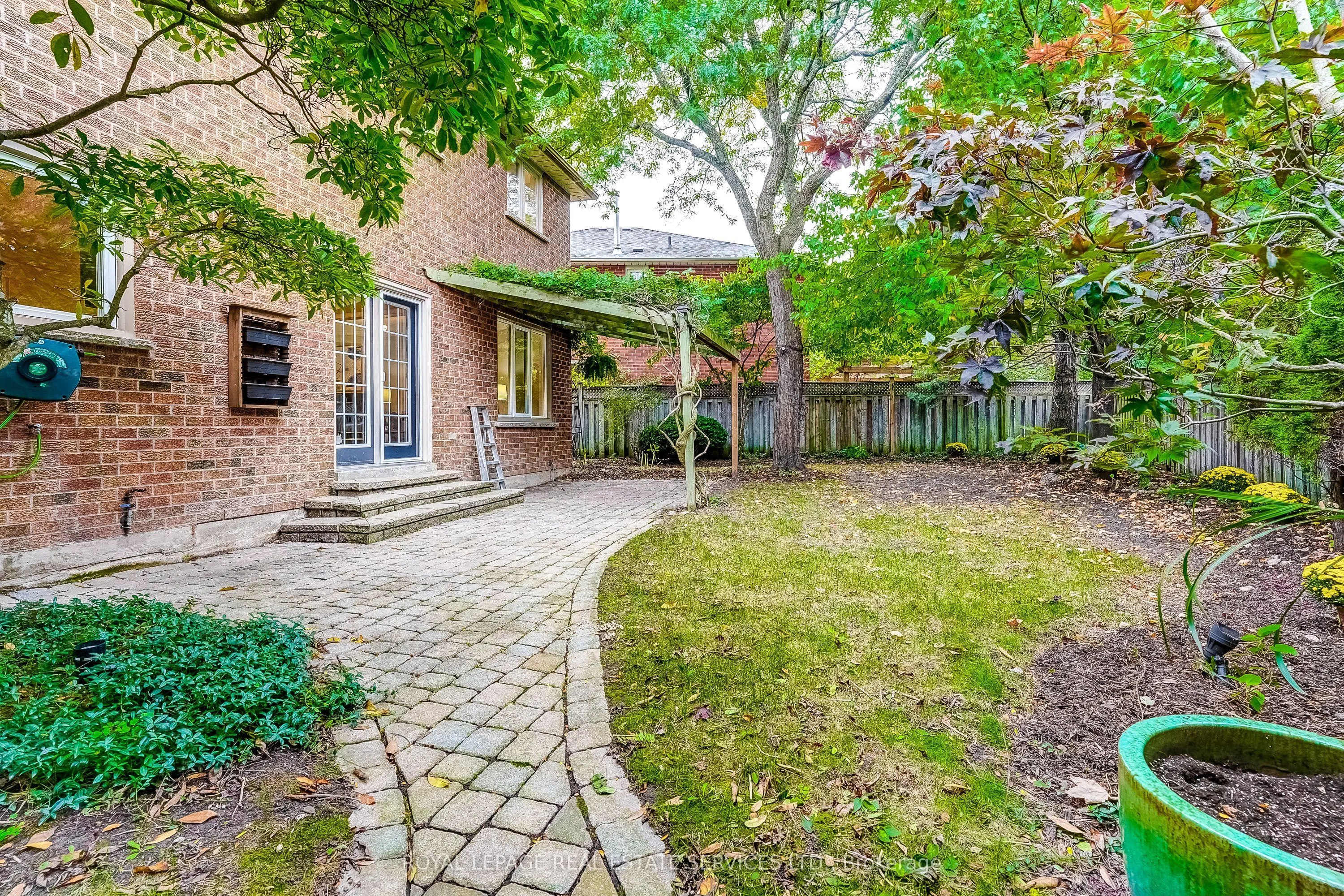 3119 Dover Crescent