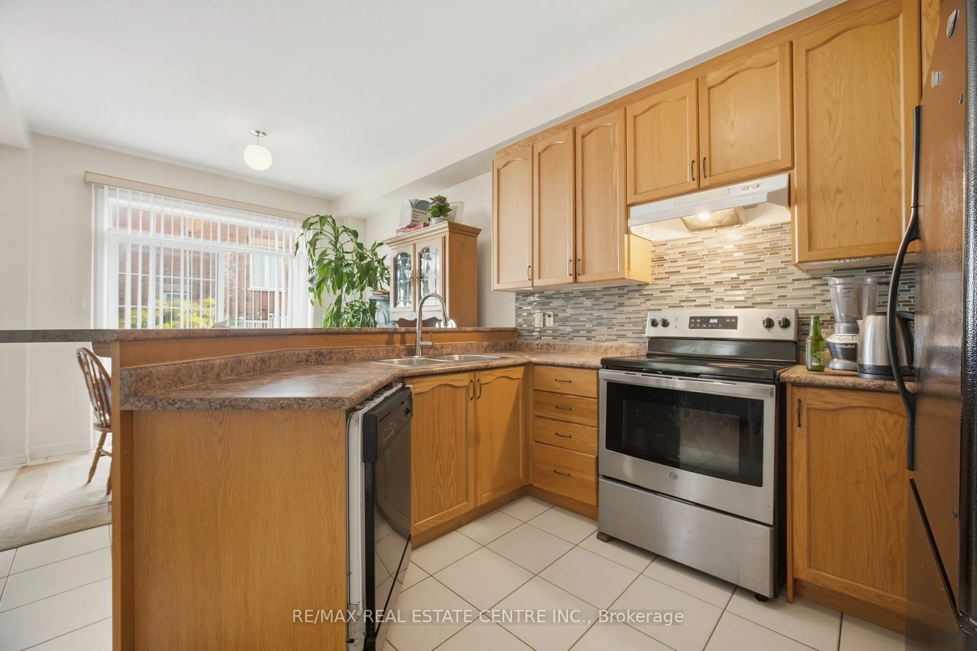 65 Connolly Crescent