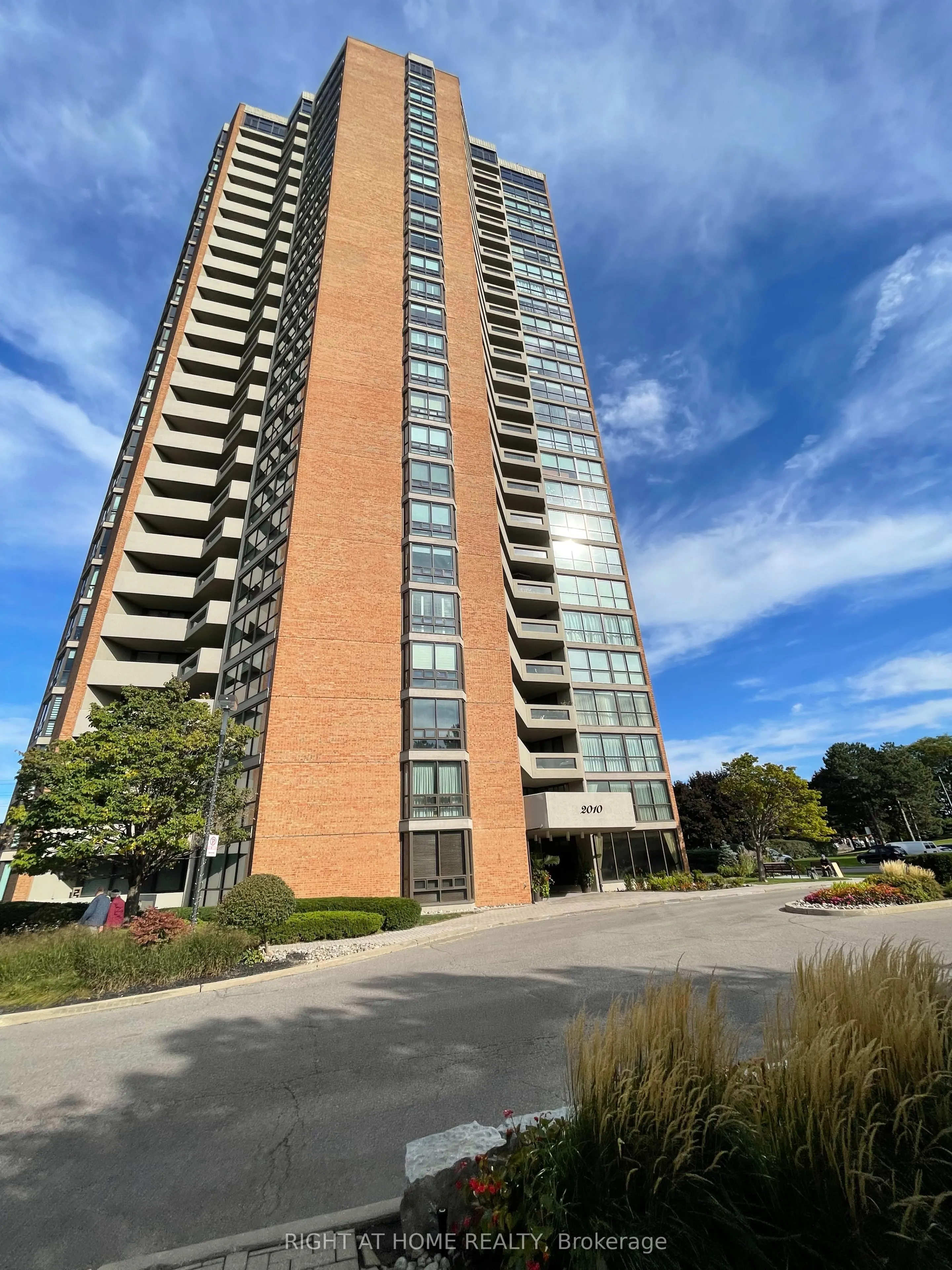 2000 ISLINGTON Avenue #707