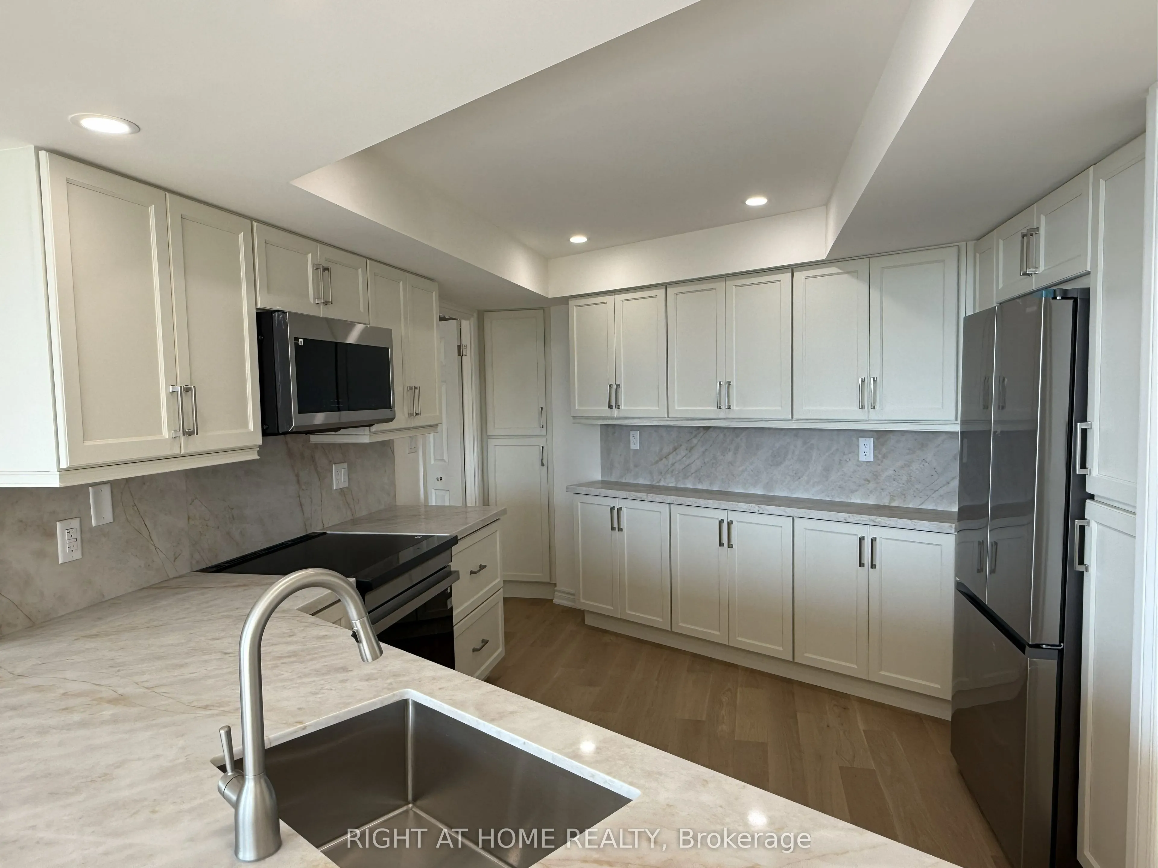 2000 ISLINGTON Avenue #707