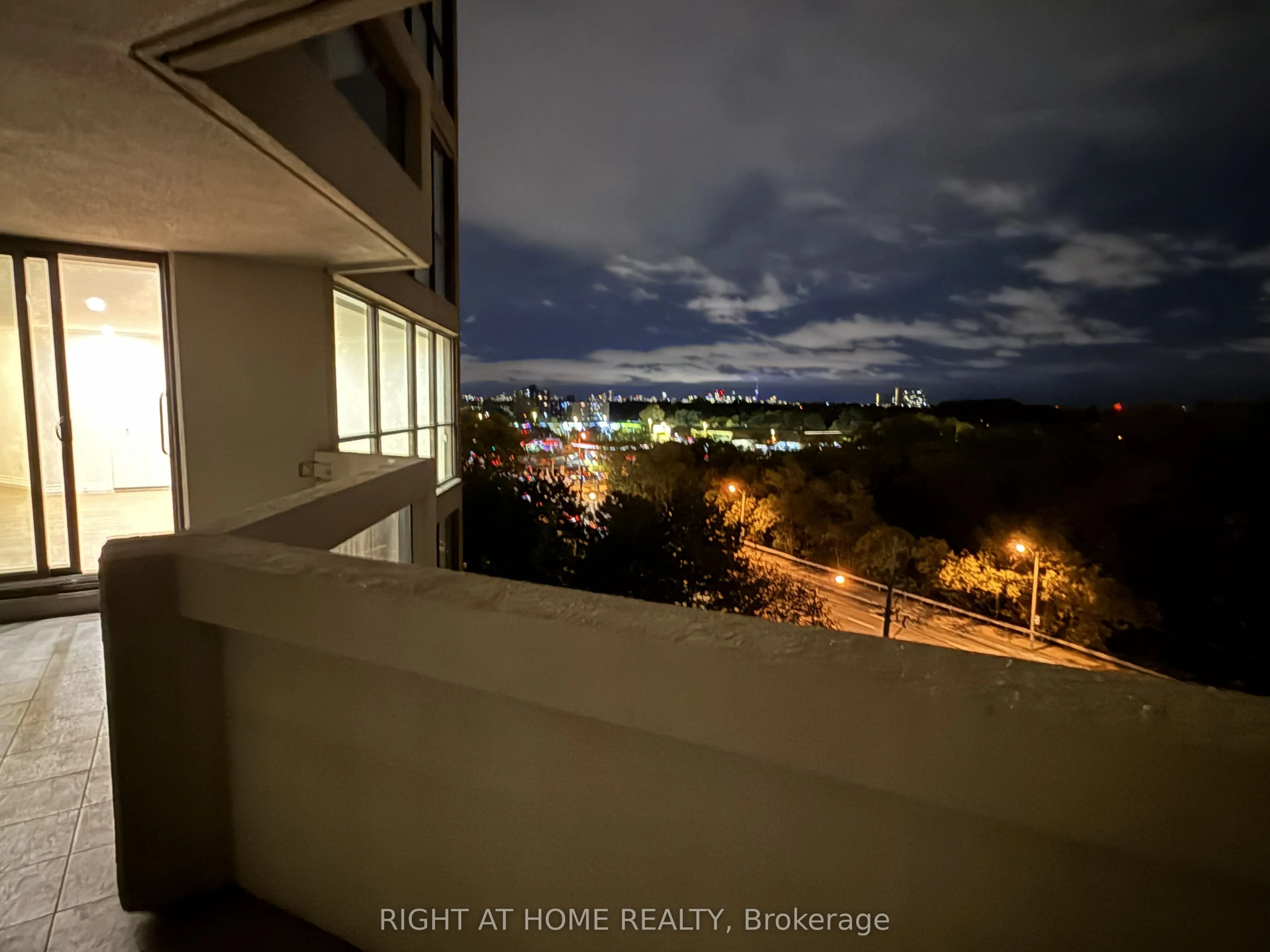 2000 ISLINGTON Avenue #707