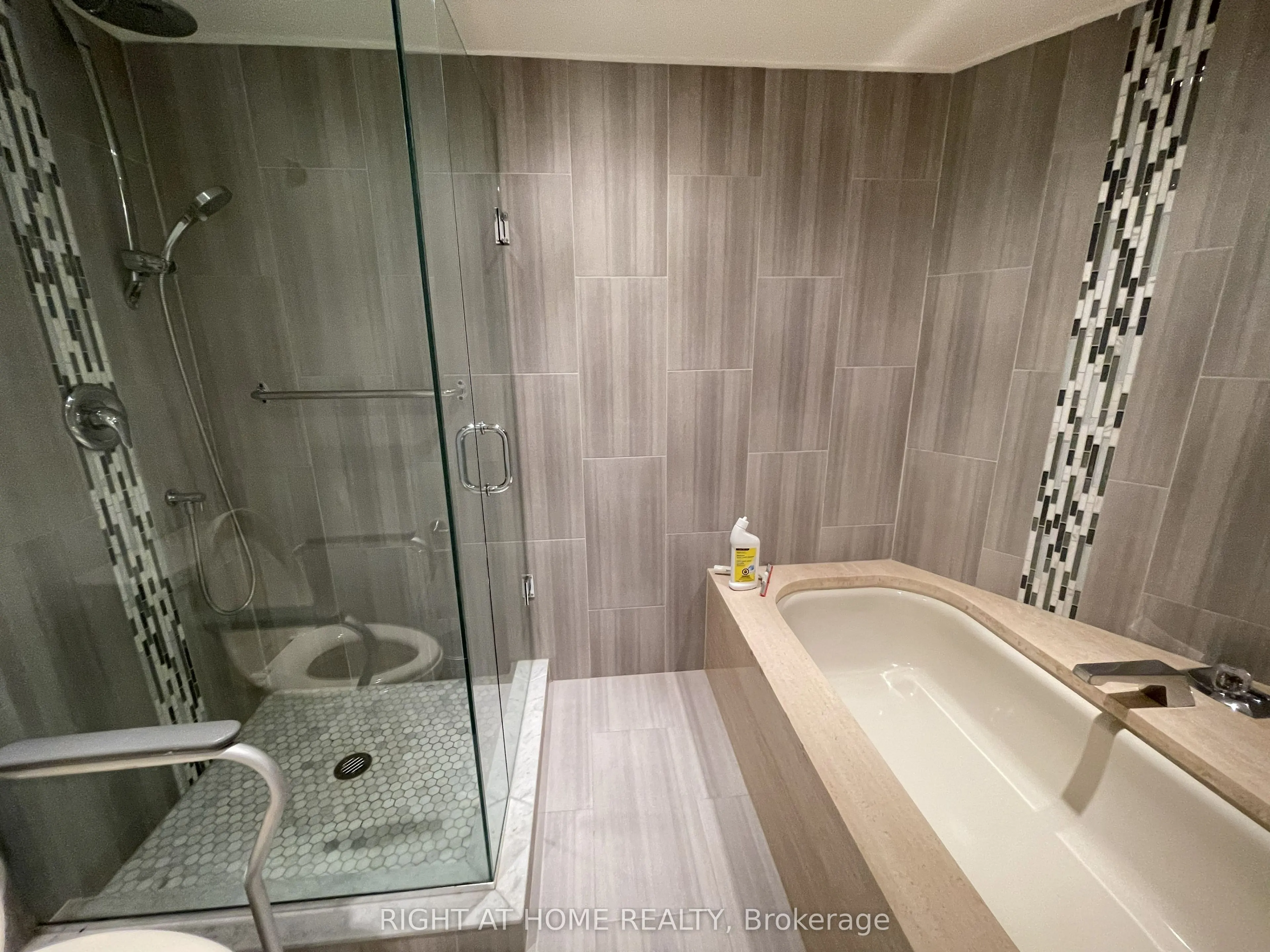 2000 ISLINGTON Avenue #707