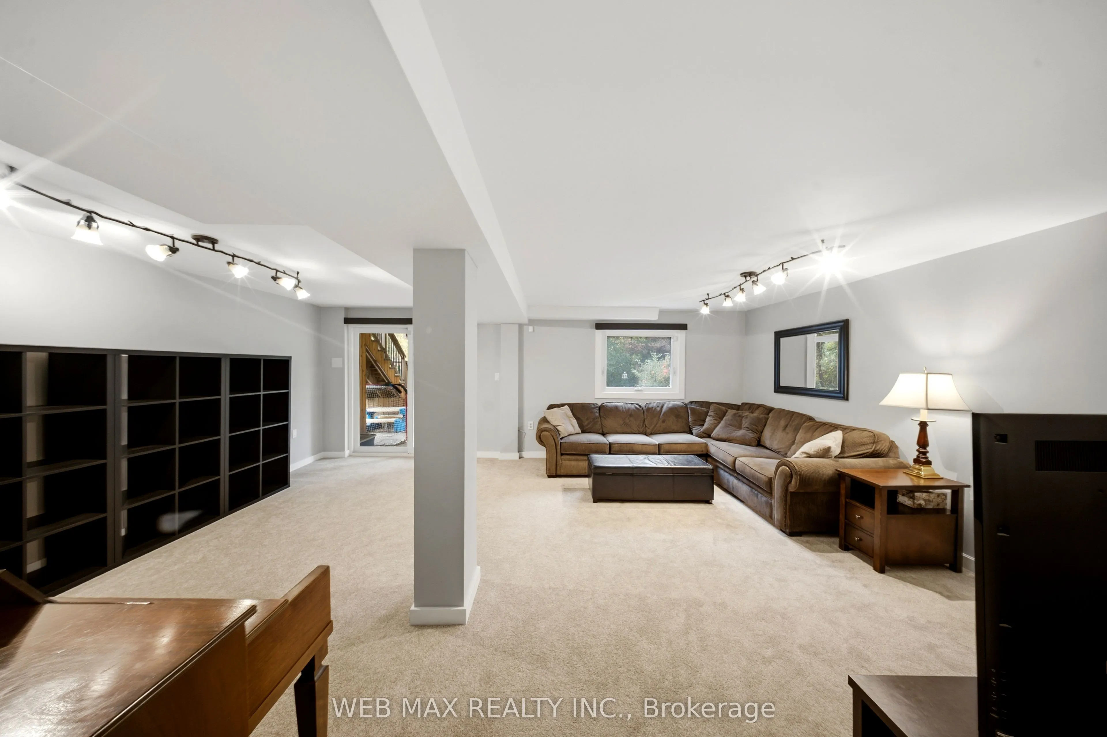1108 Edgehill Place