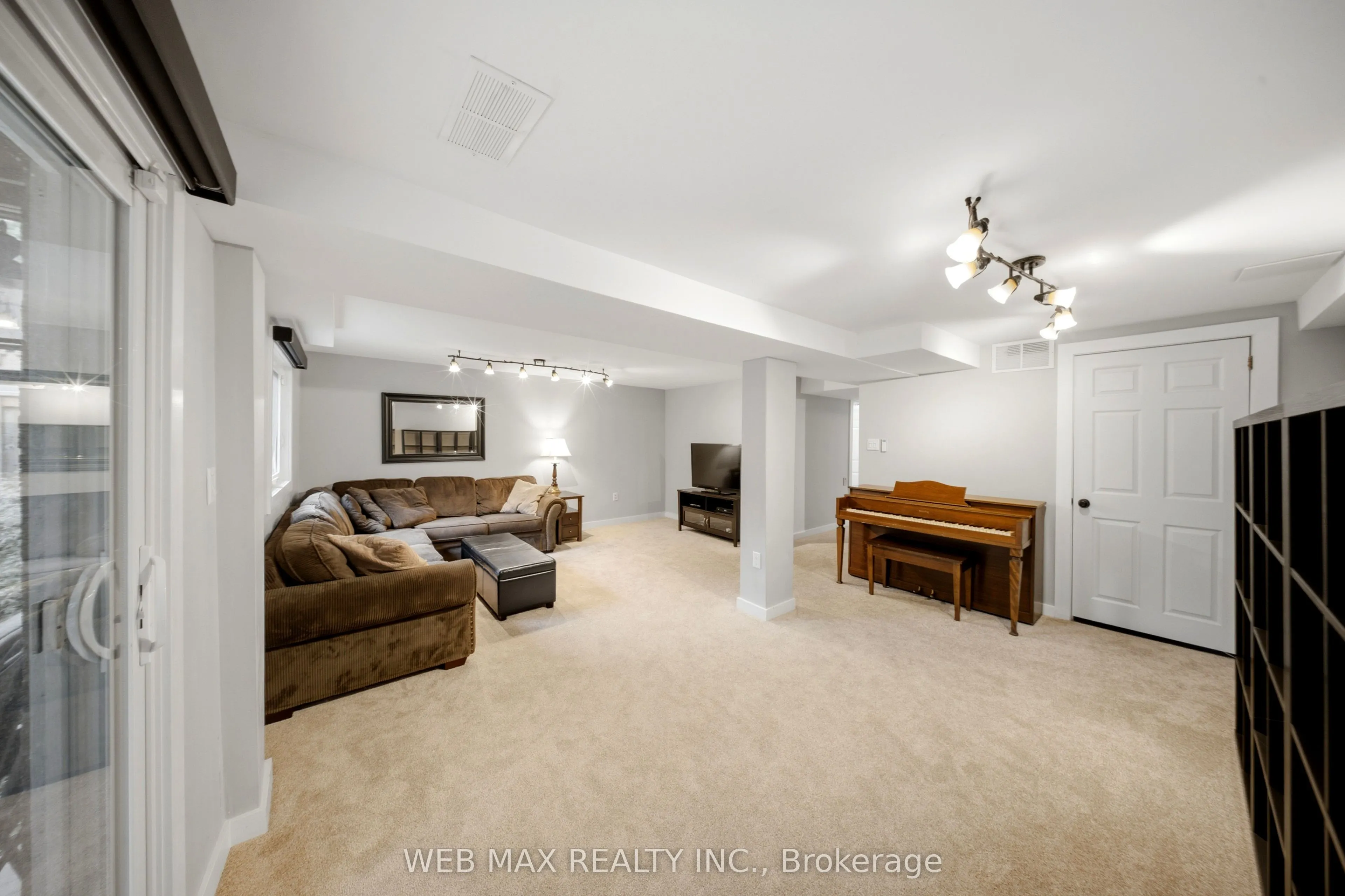 1108 Edgehill Place