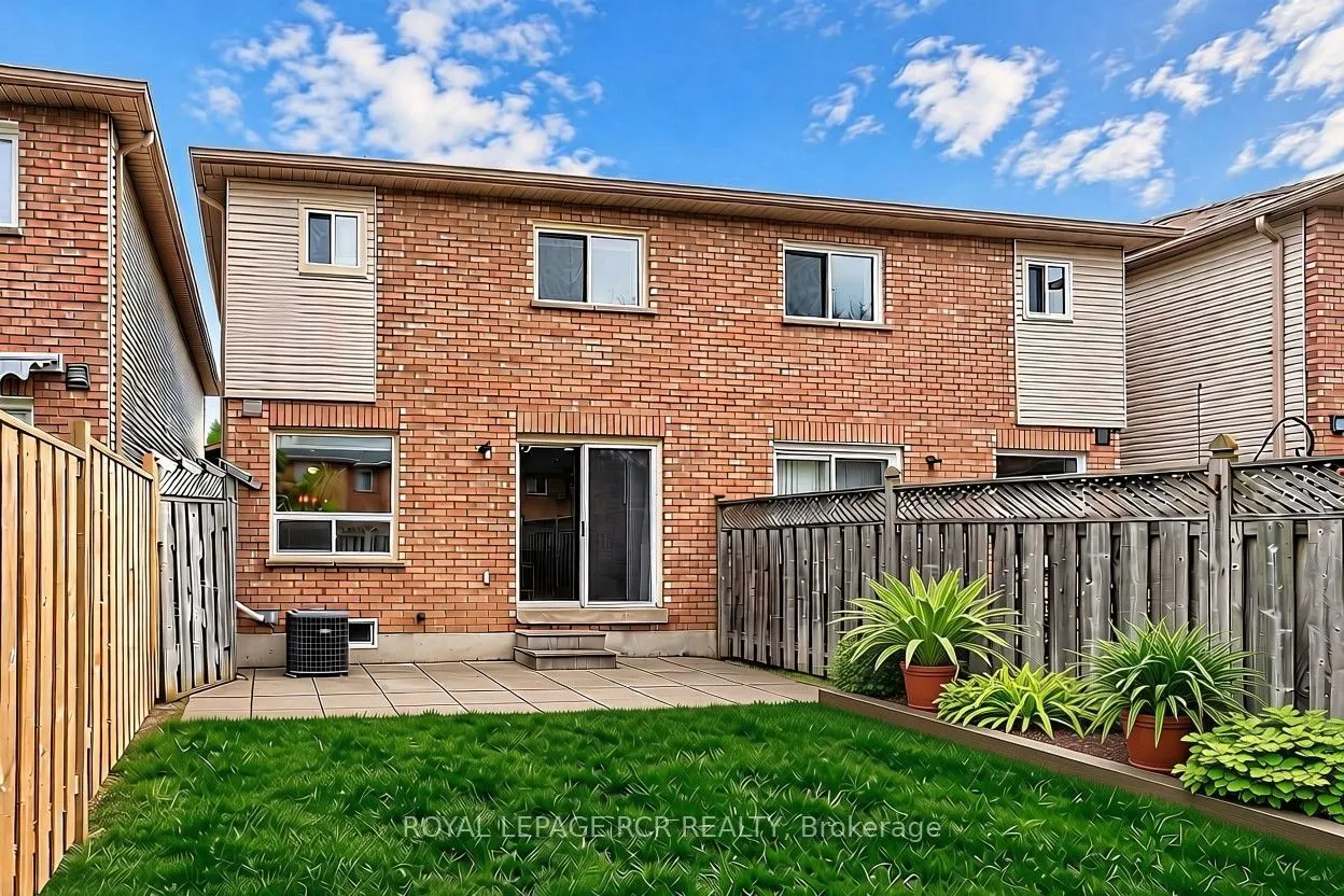 105 Hanton Crescent