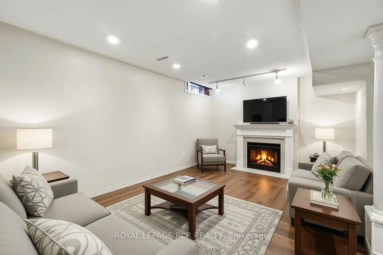 105 Hanton Crescent