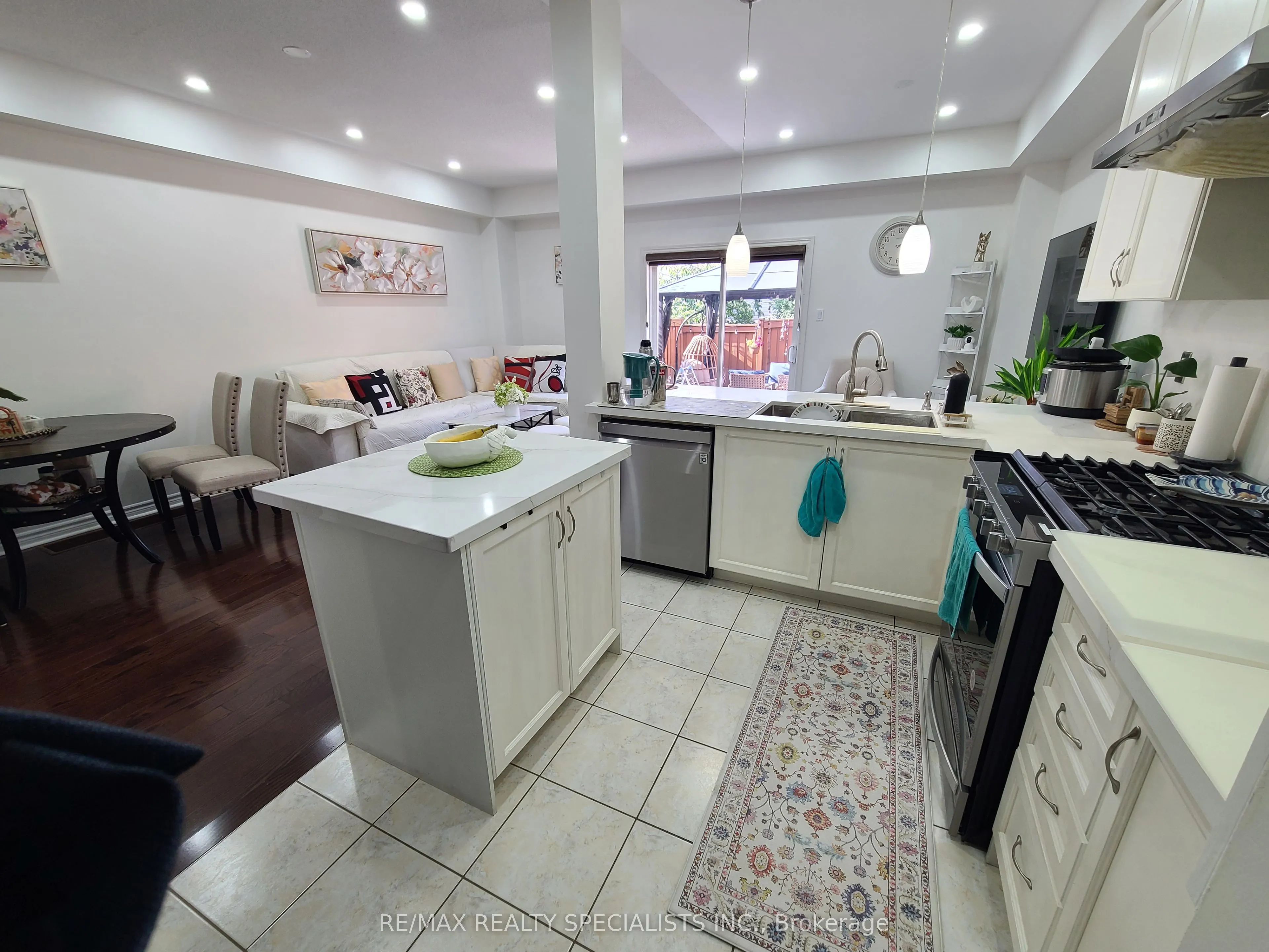 360 Hobbs Crescent