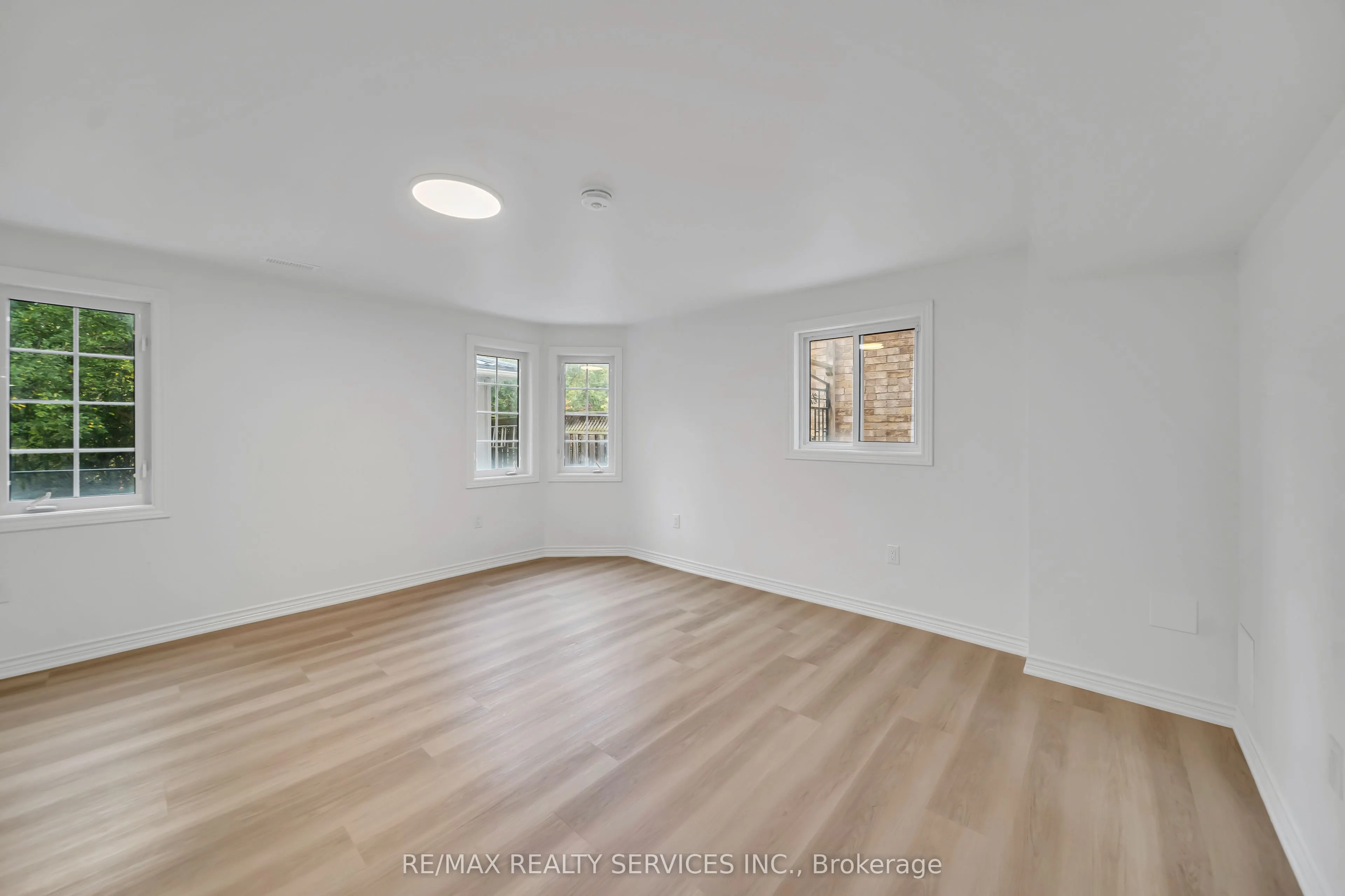 82 Dunvegan Crescent
