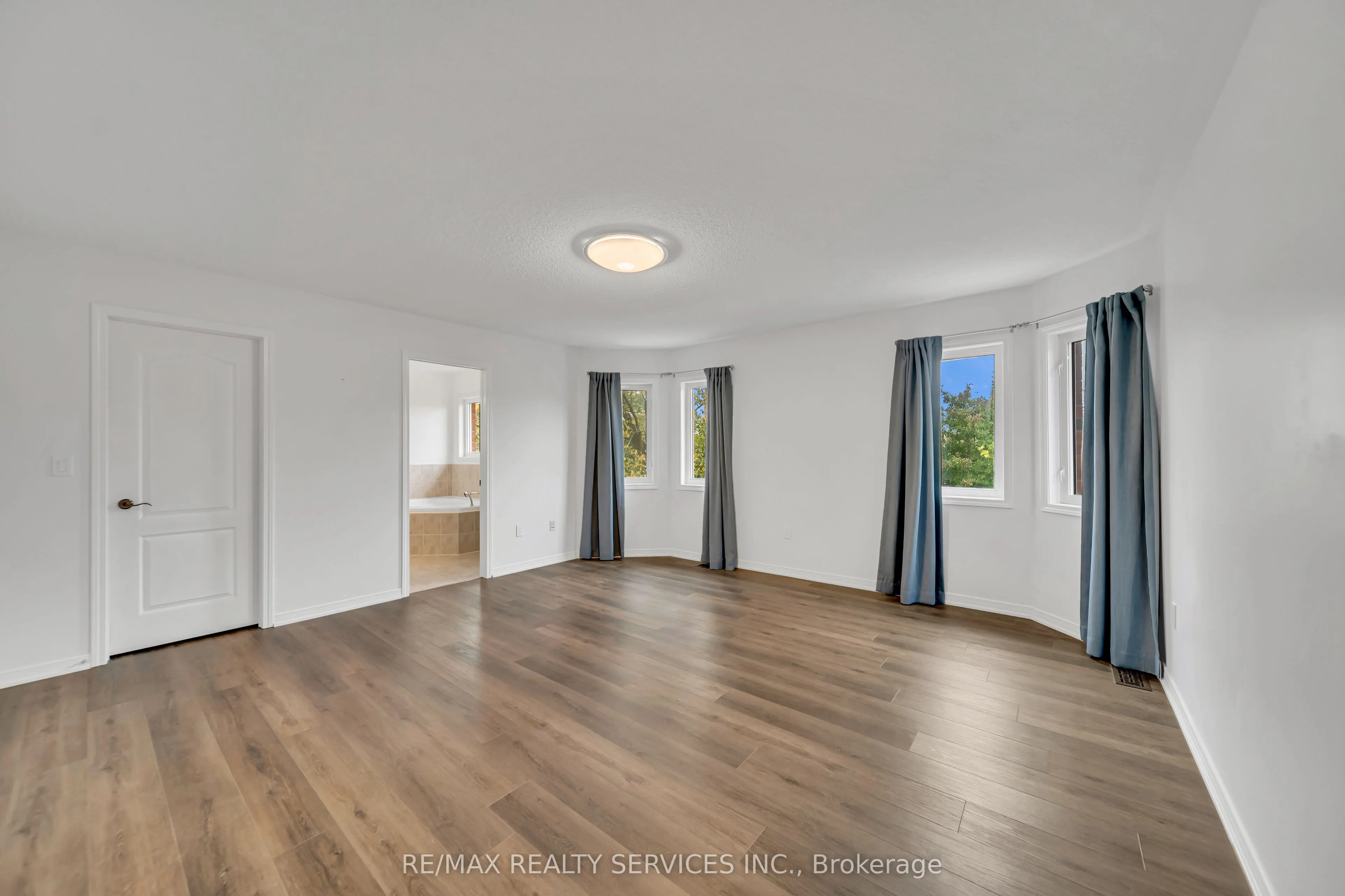 82 Dunvegan Crescent