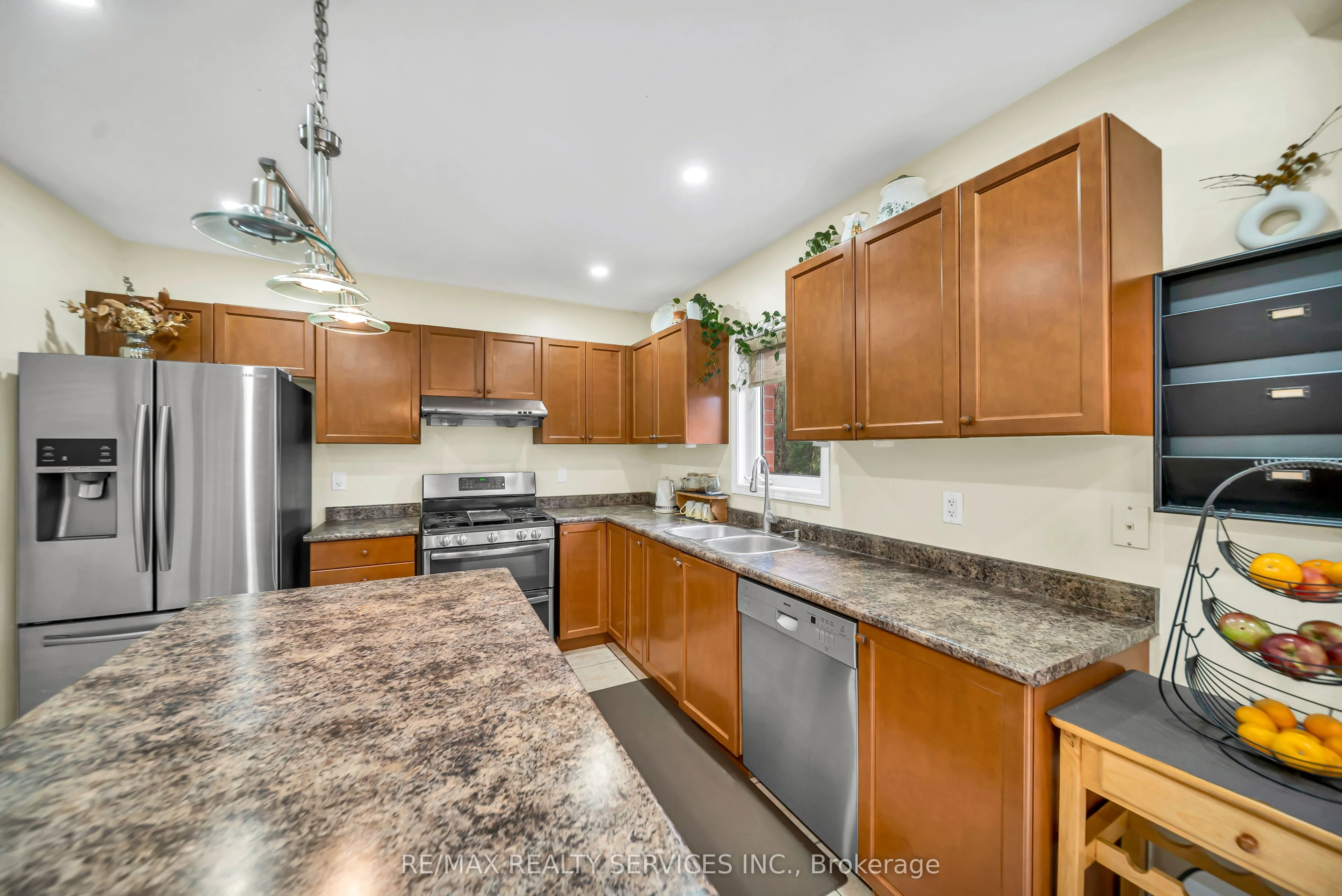 82 Dunvegan Crescent