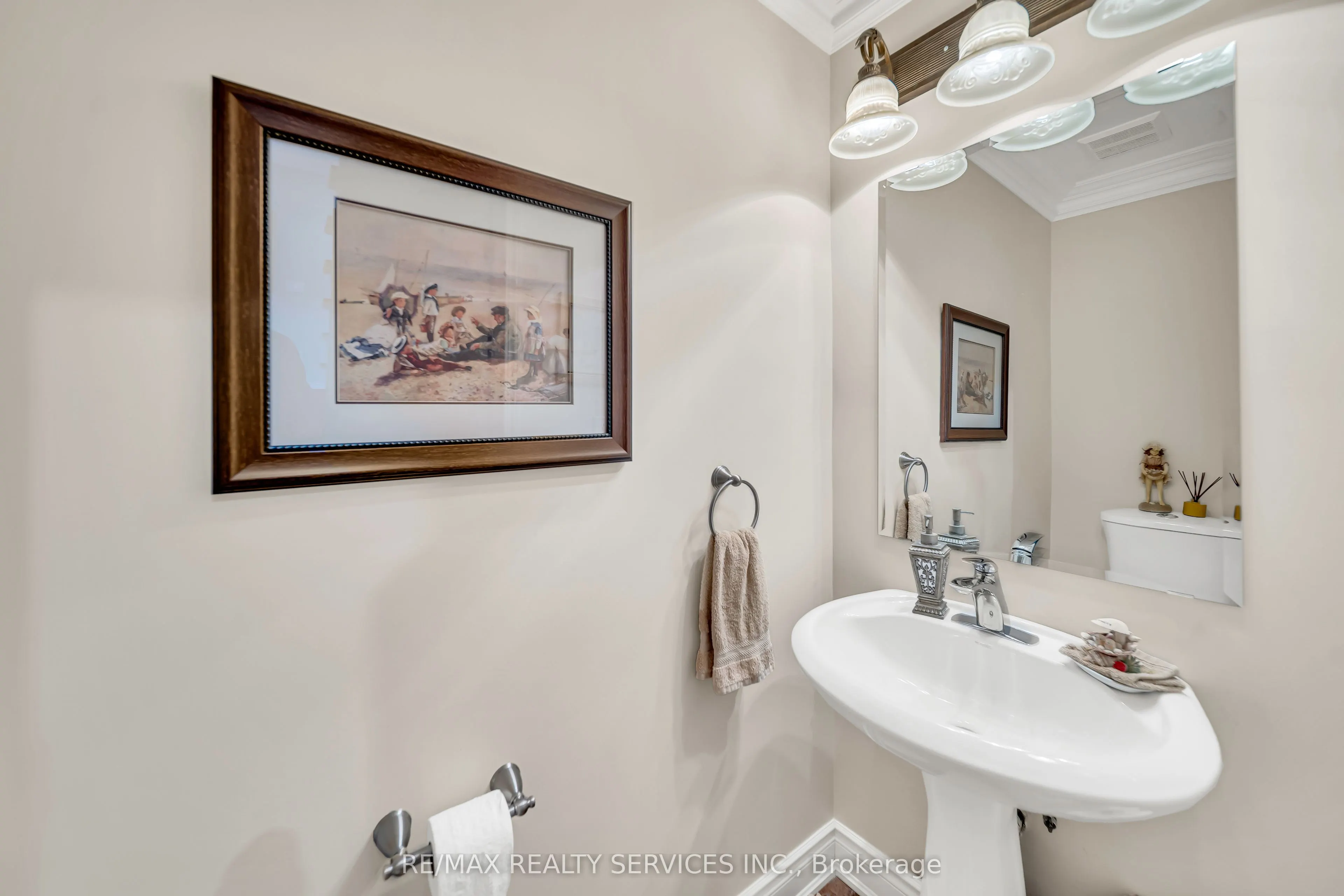 82 Dunvegan Crescent