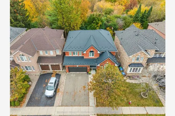 82 Dunvegan Crescent
