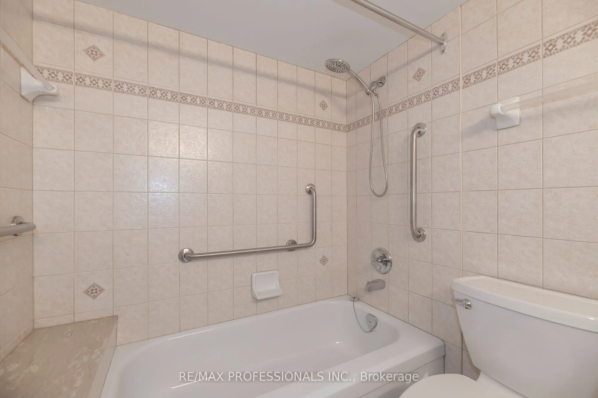 95 La Rose Avenue #105