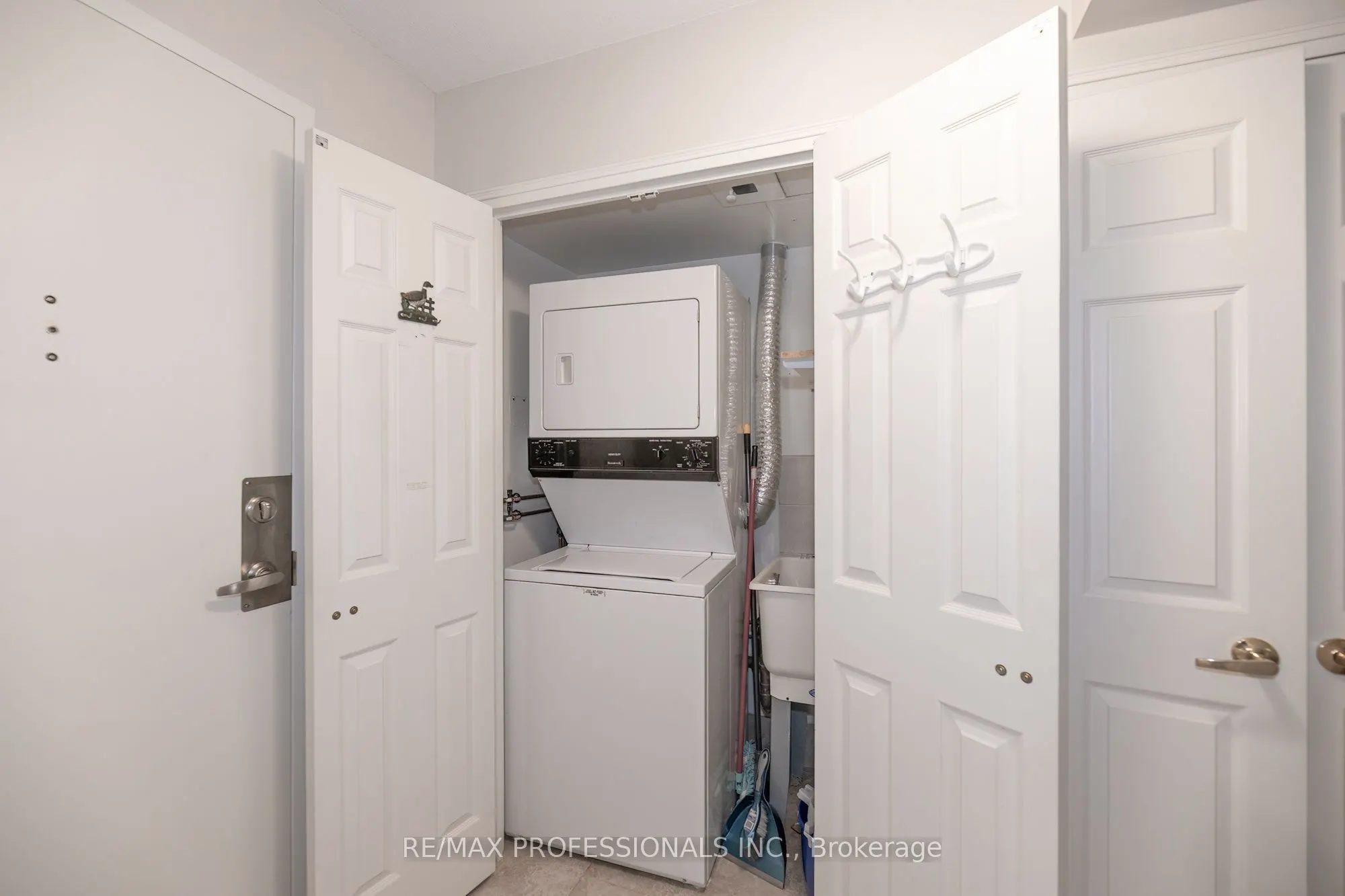 95 La Rose Avenue #105