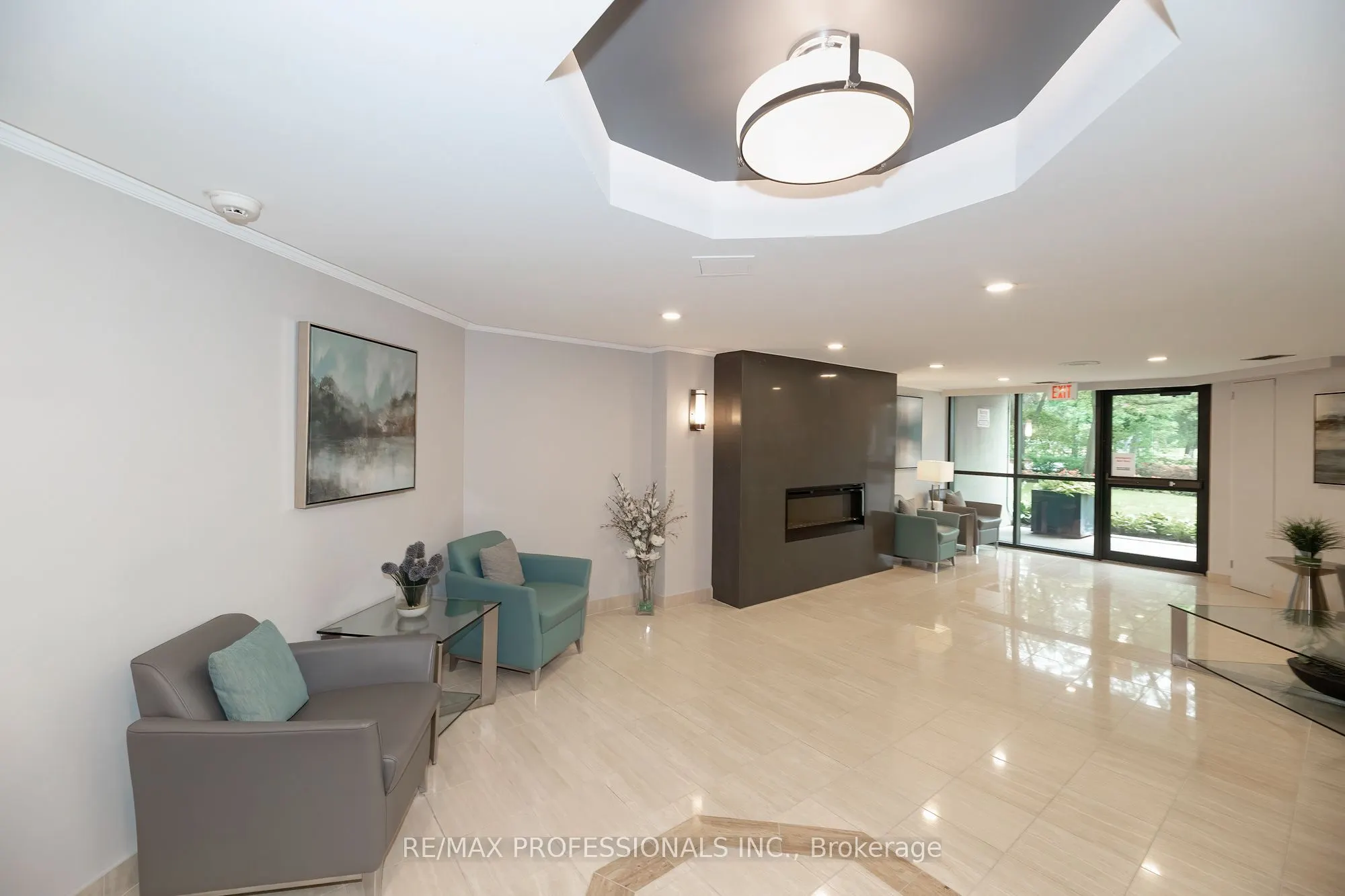 95 La Rose Avenue #105