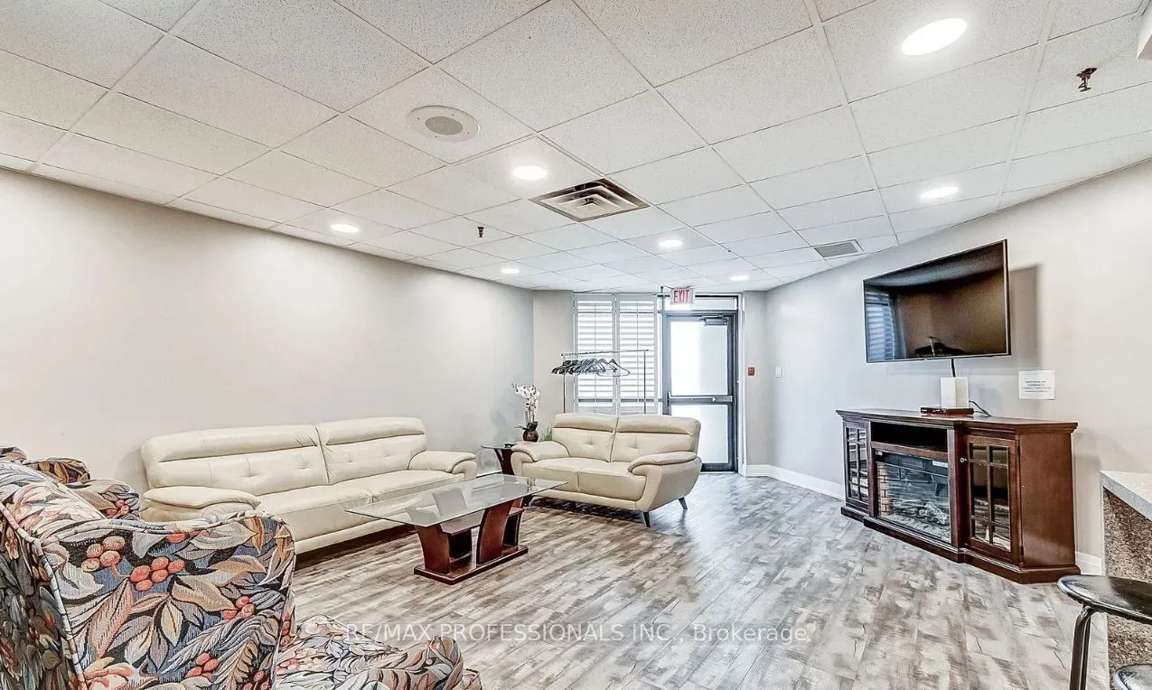 95 La Rose Avenue #105