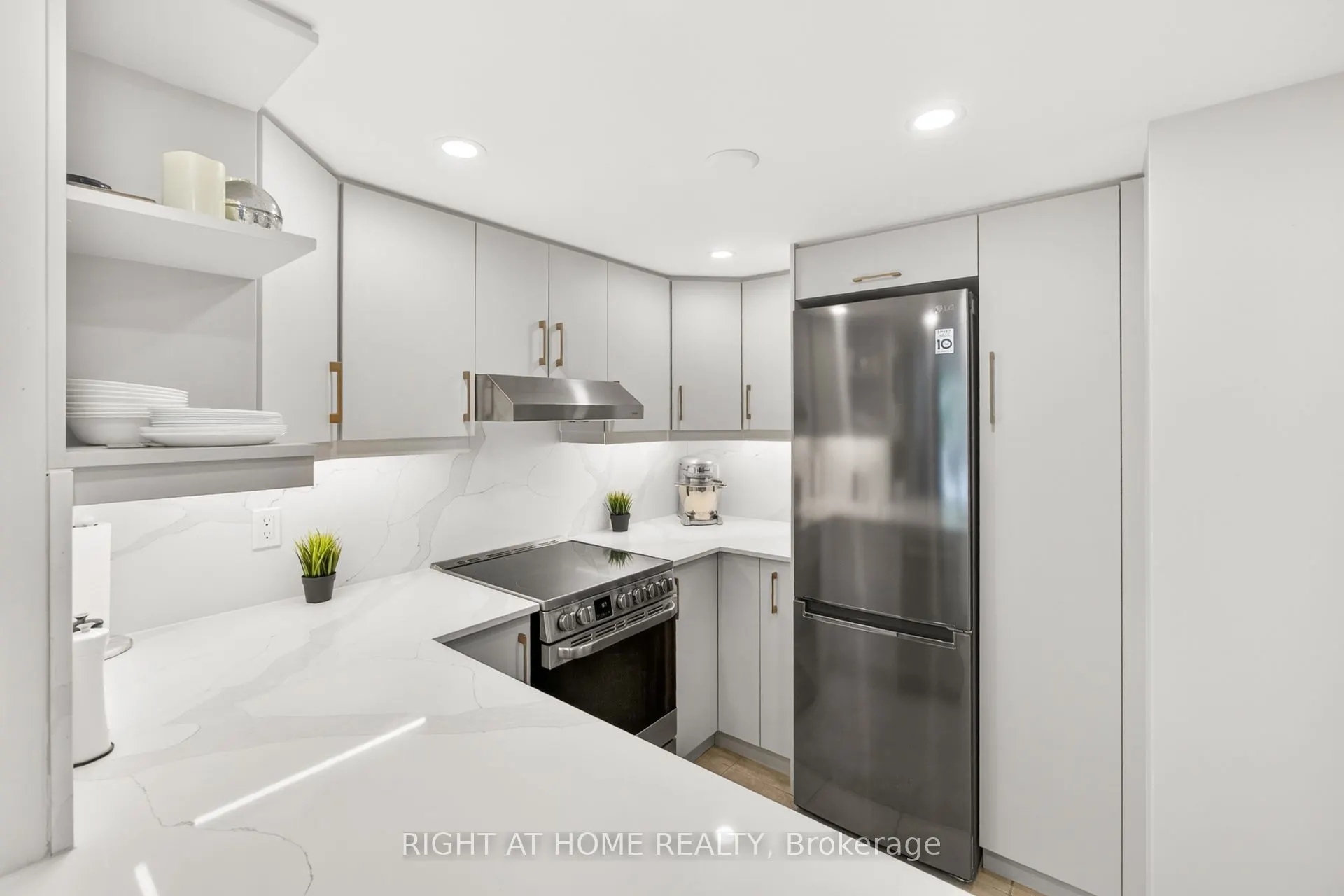 105 George Appleton Way #2151
