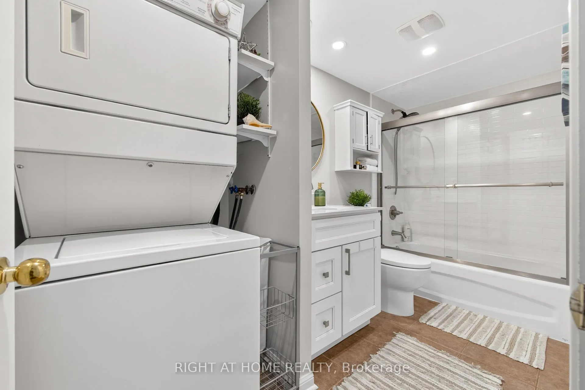 105 George Appleton Way #2151
