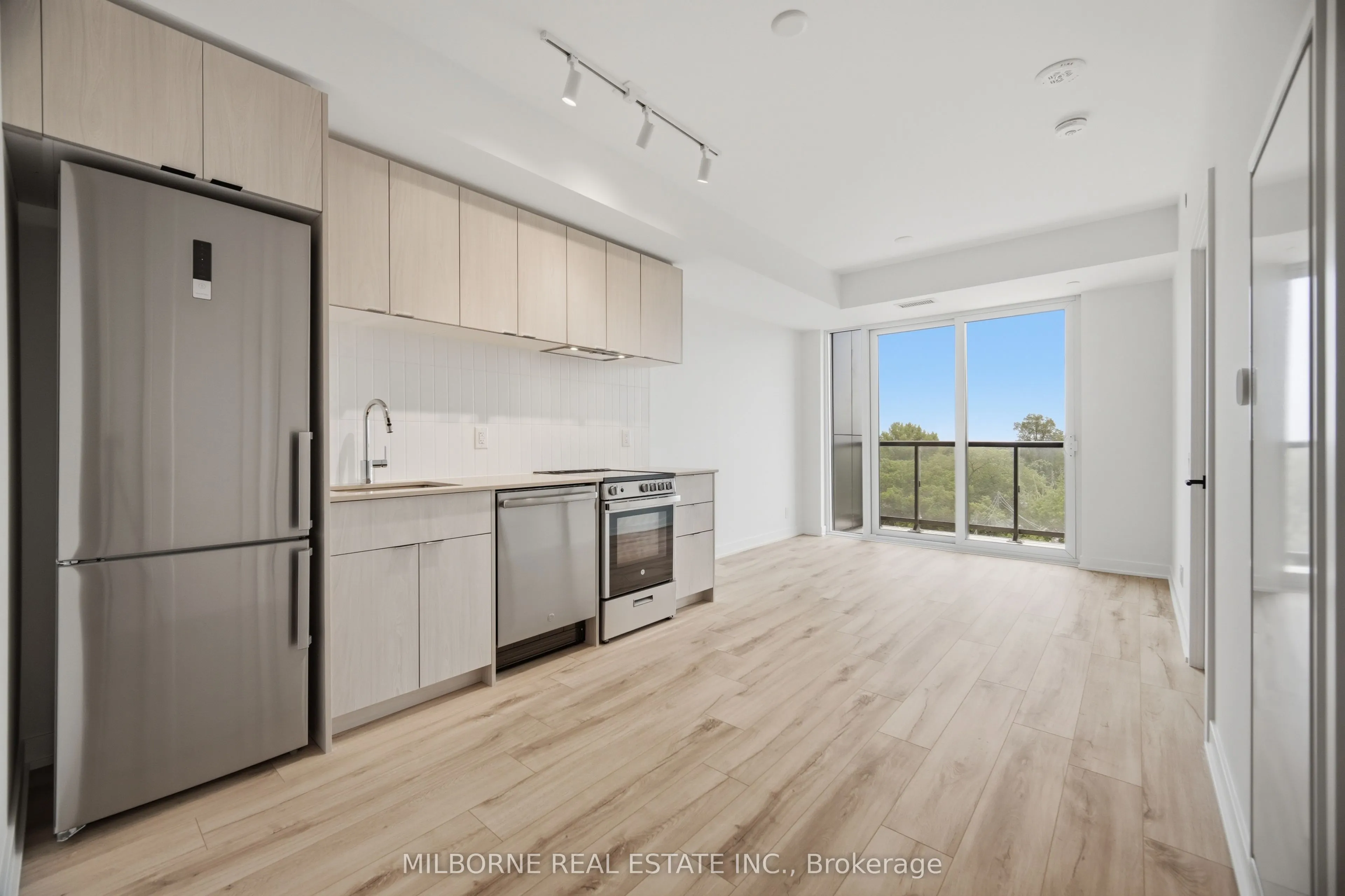 1660 Bloor Street W #905