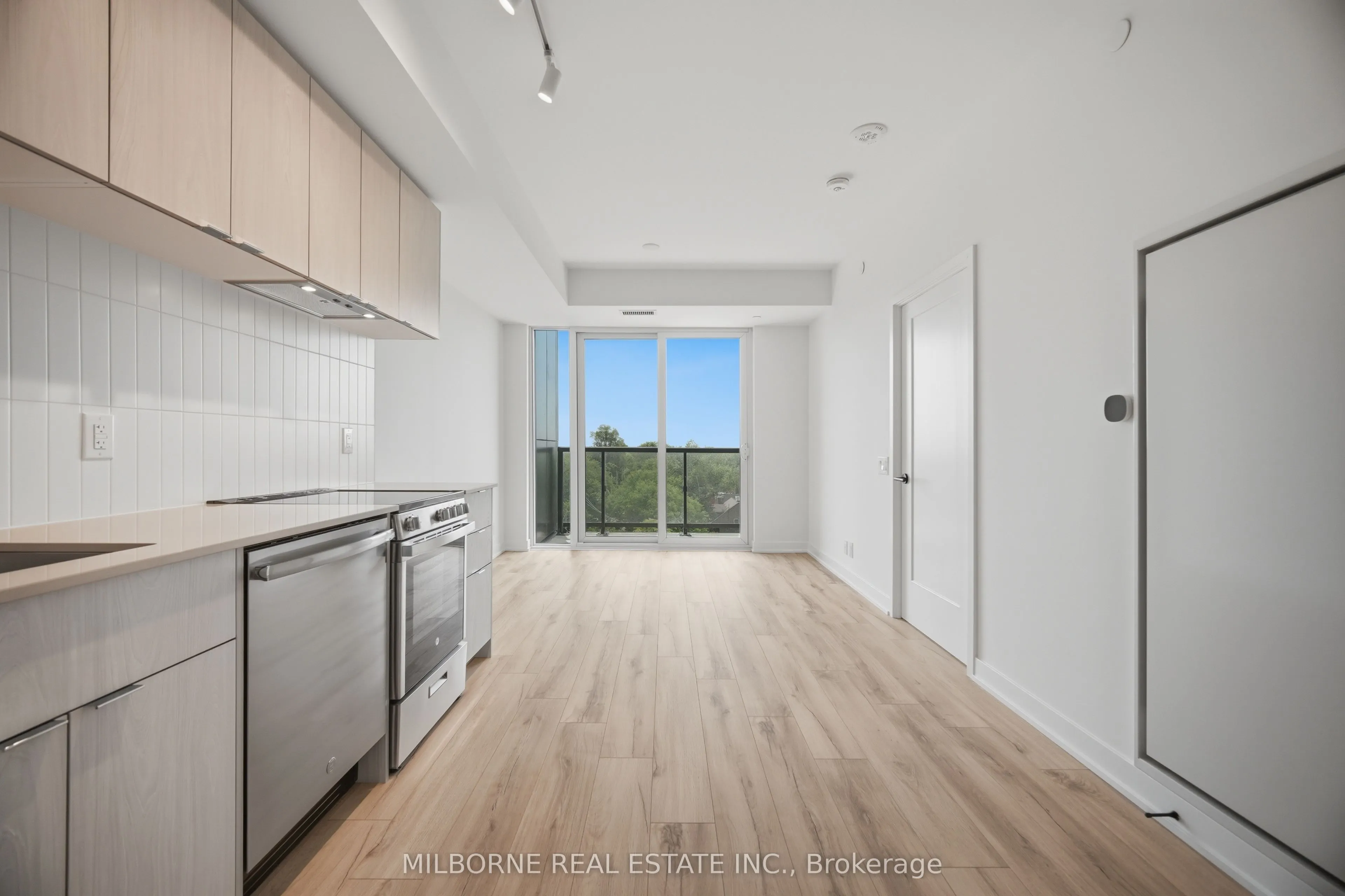 1660 Bloor Street W #905