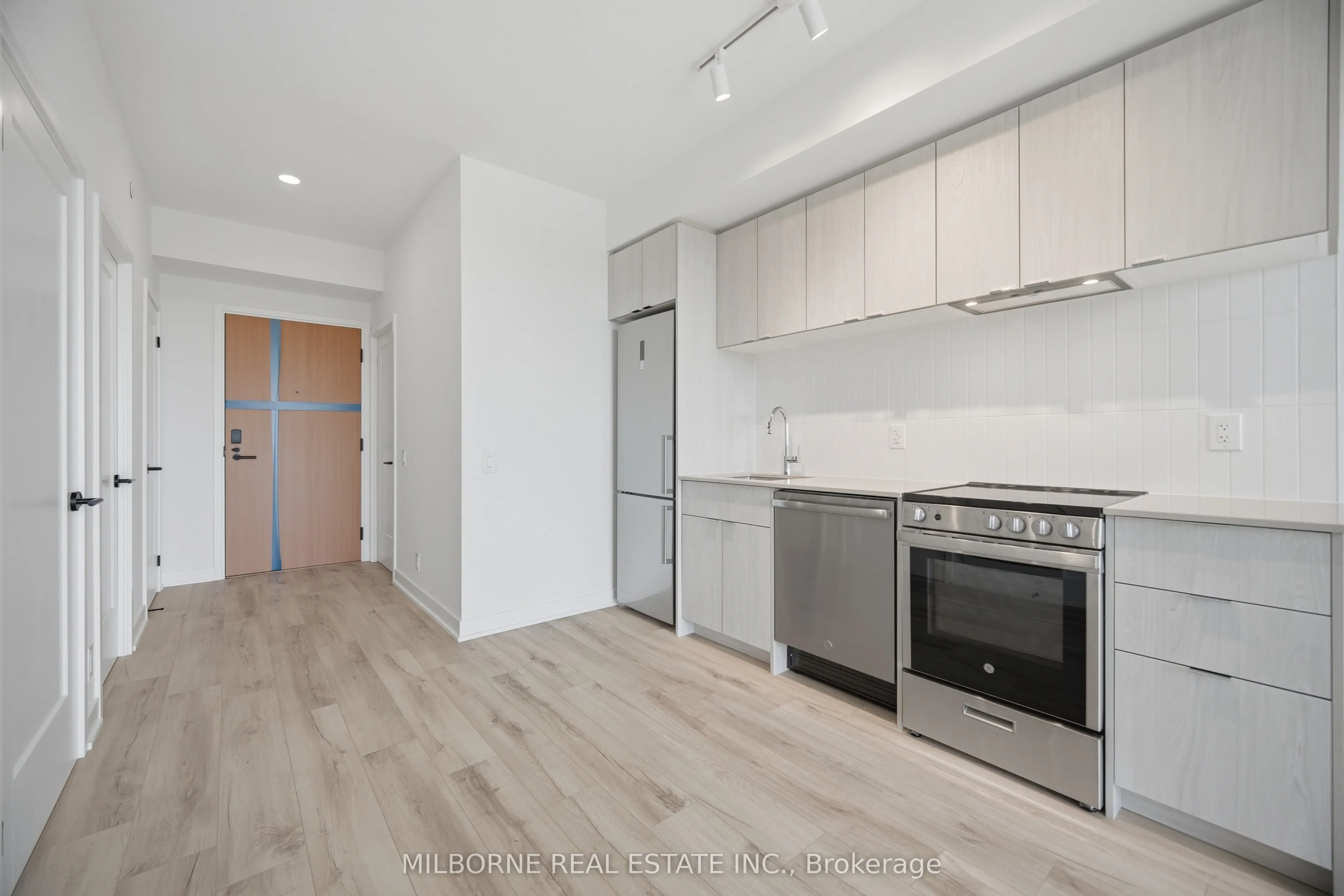 1660 Bloor Street W #905