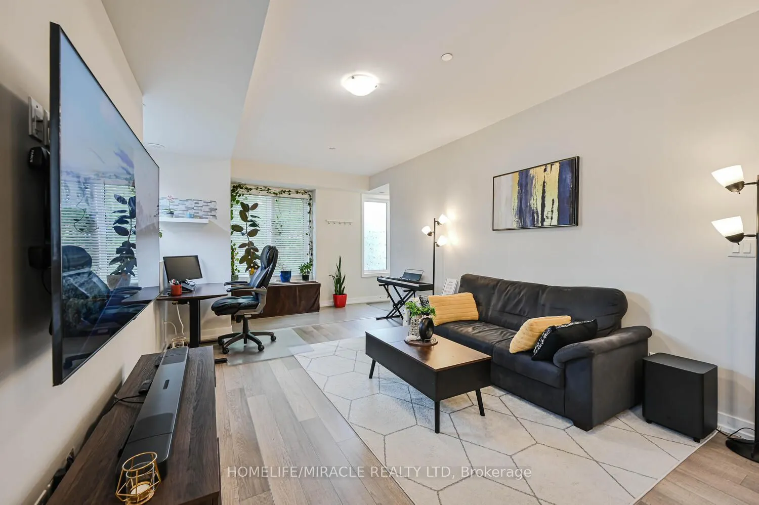 256 ROYAL YORK Road #114