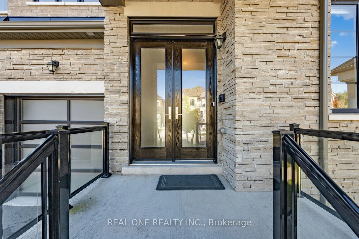 1382 Queens Plate Road