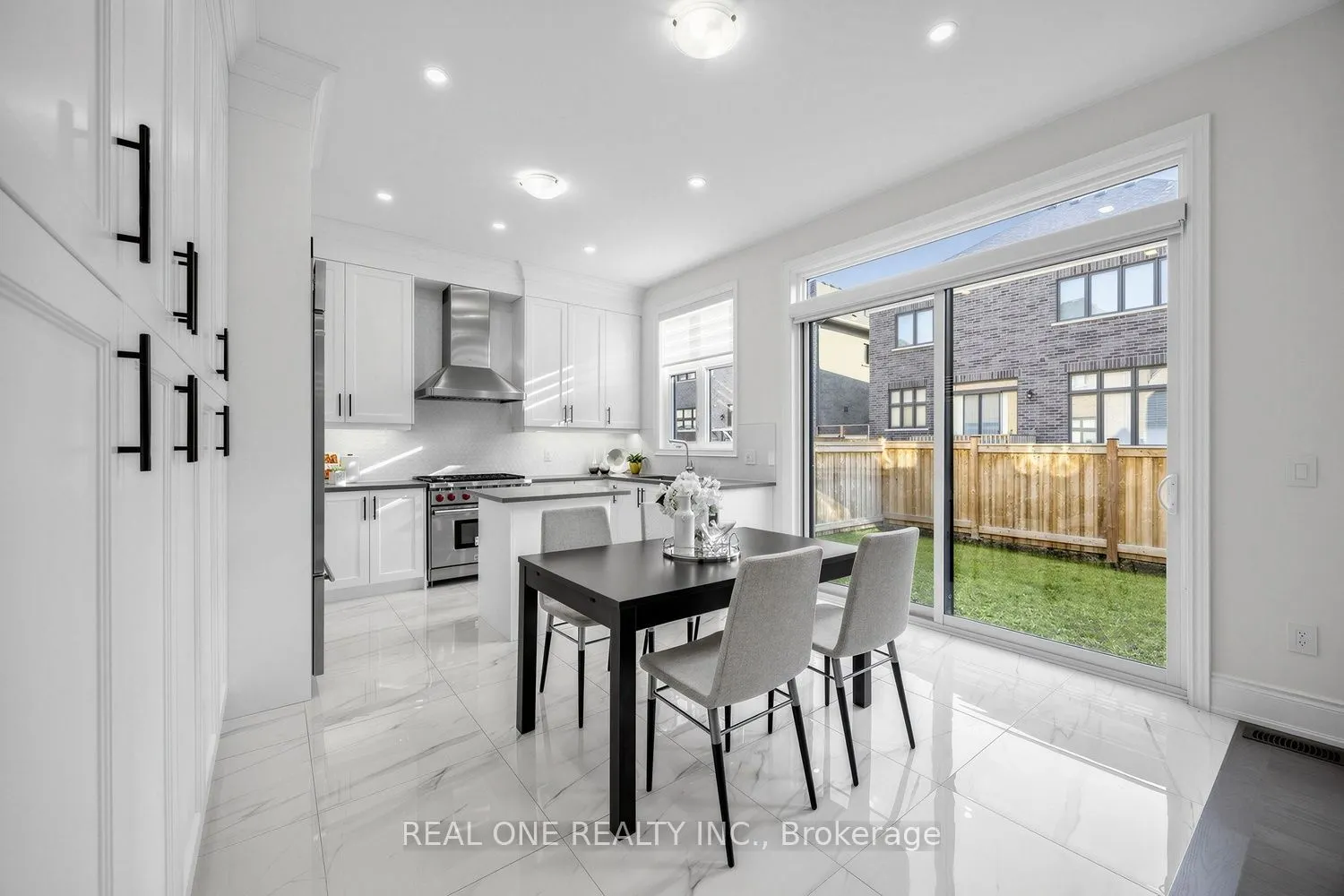 1382 Queens Plate Road