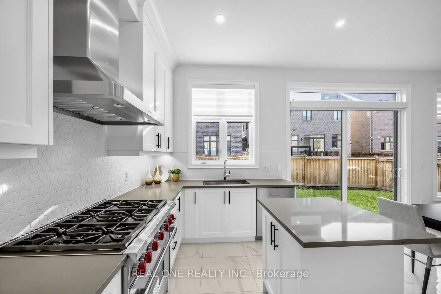 1382 Queens Plate Road