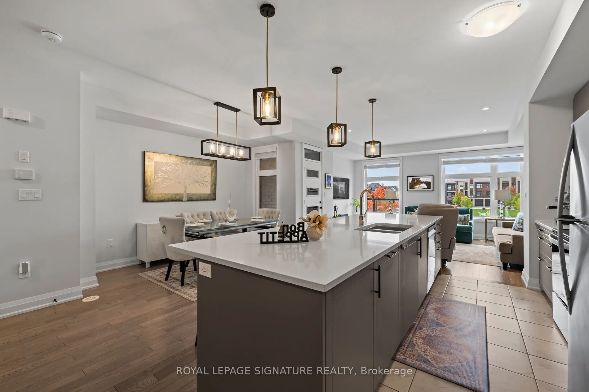 2542 Littlefield Crescent