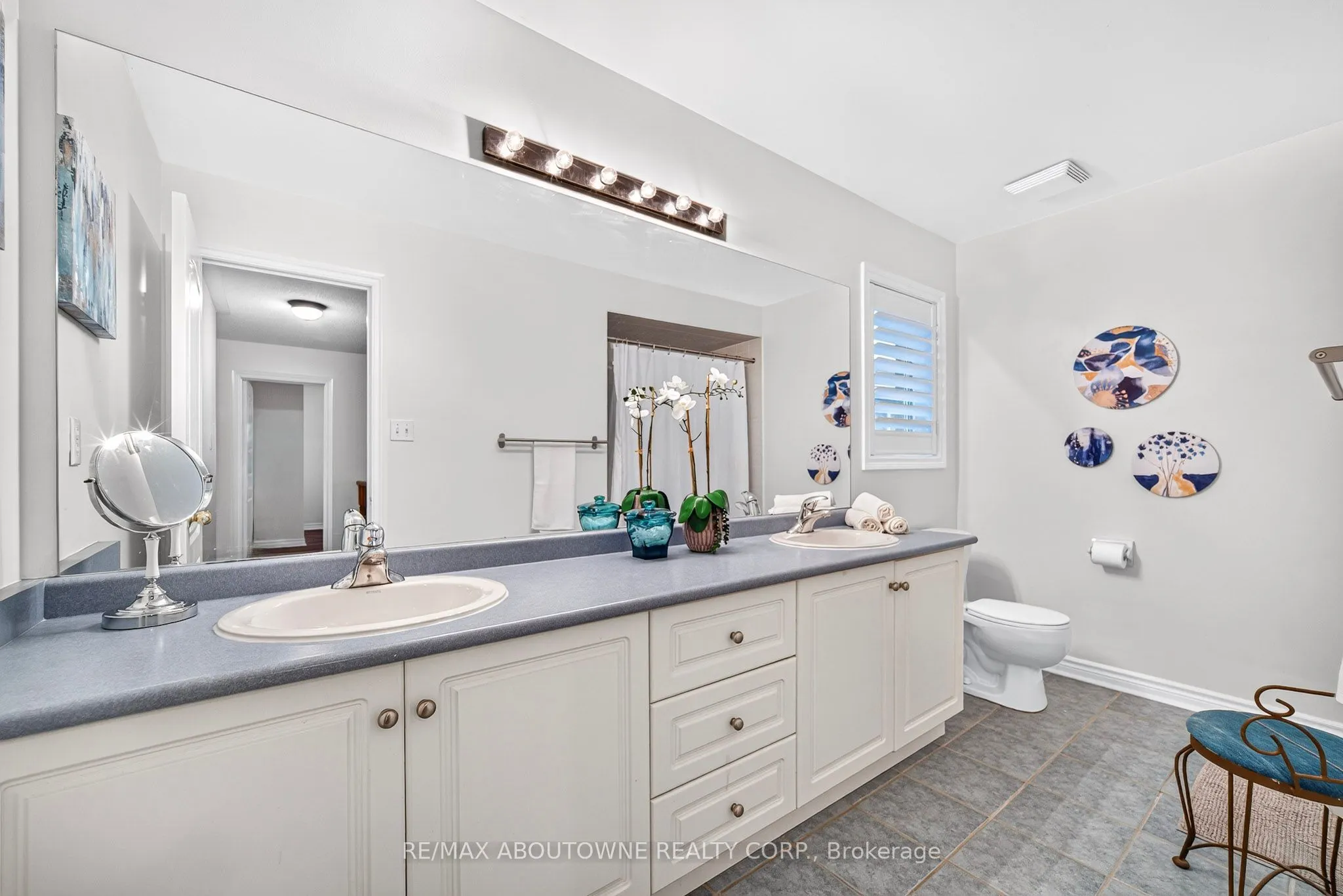 2447 Highmount Crescent