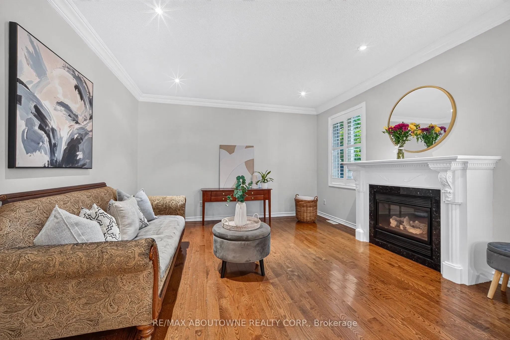 2447 Highmount Crescent