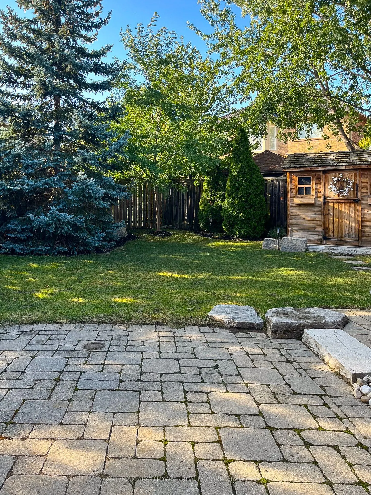 2447 Highmount Crescent