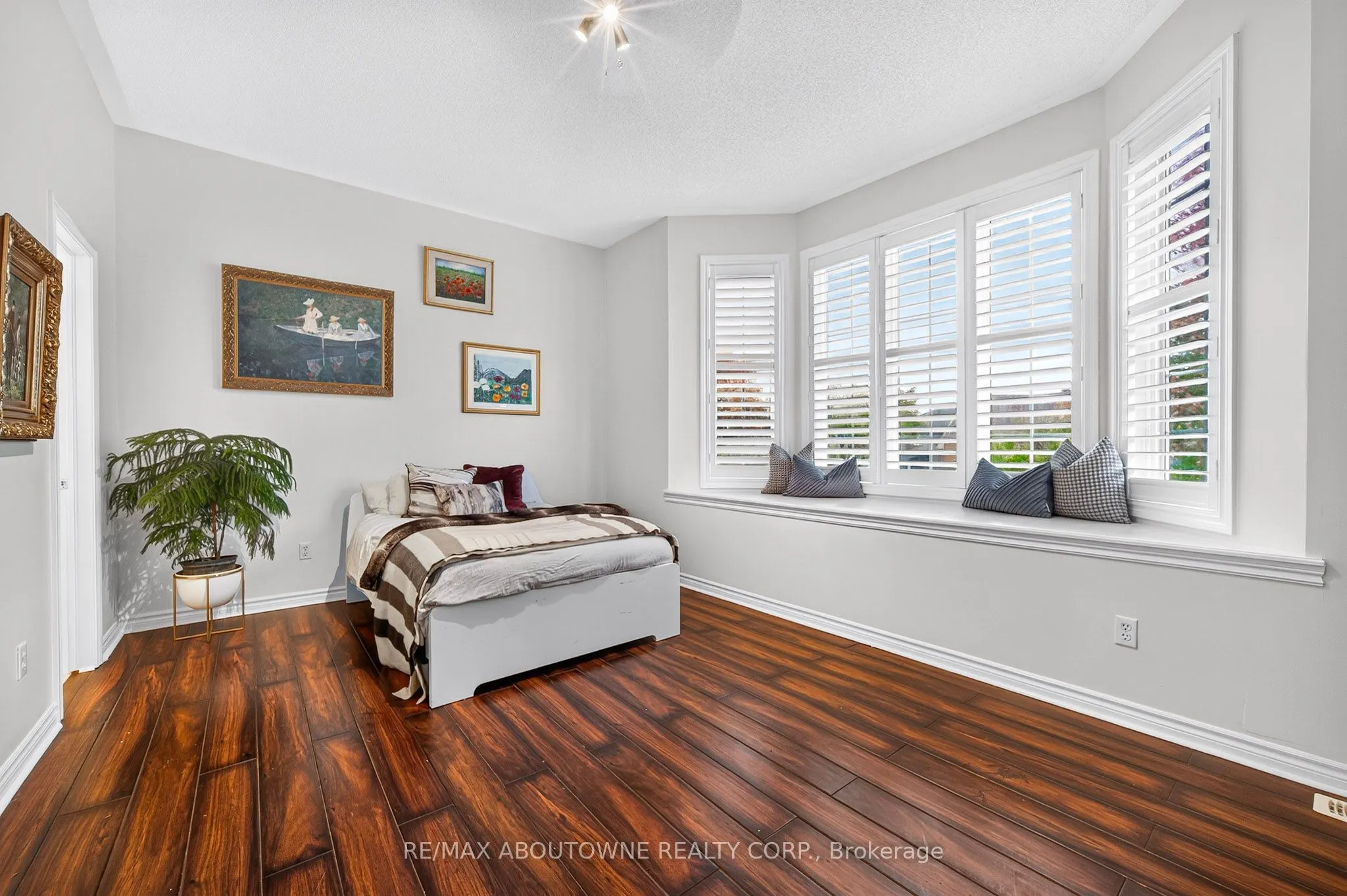 2447 Highmount Crescent
