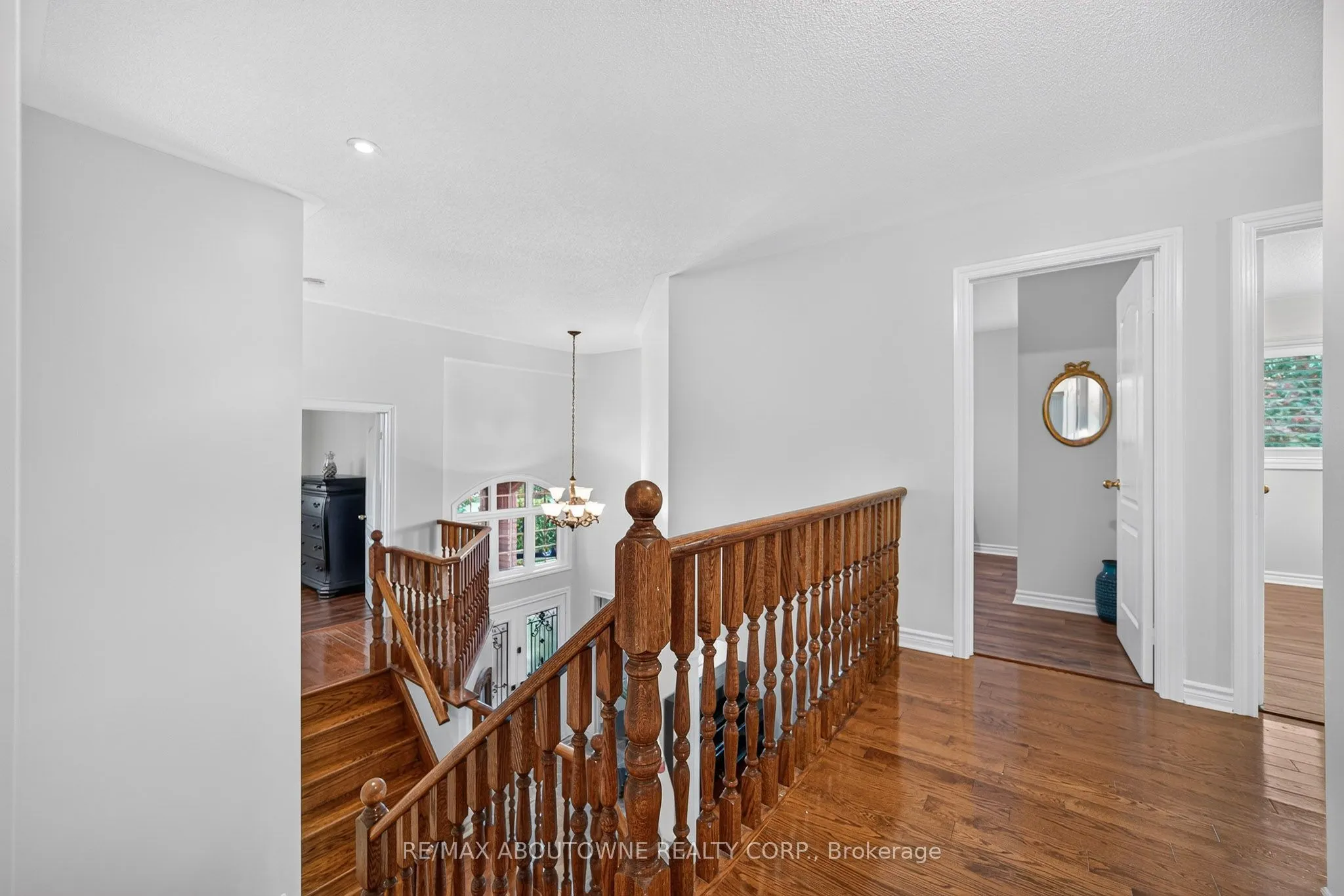 2447 Highmount Crescent