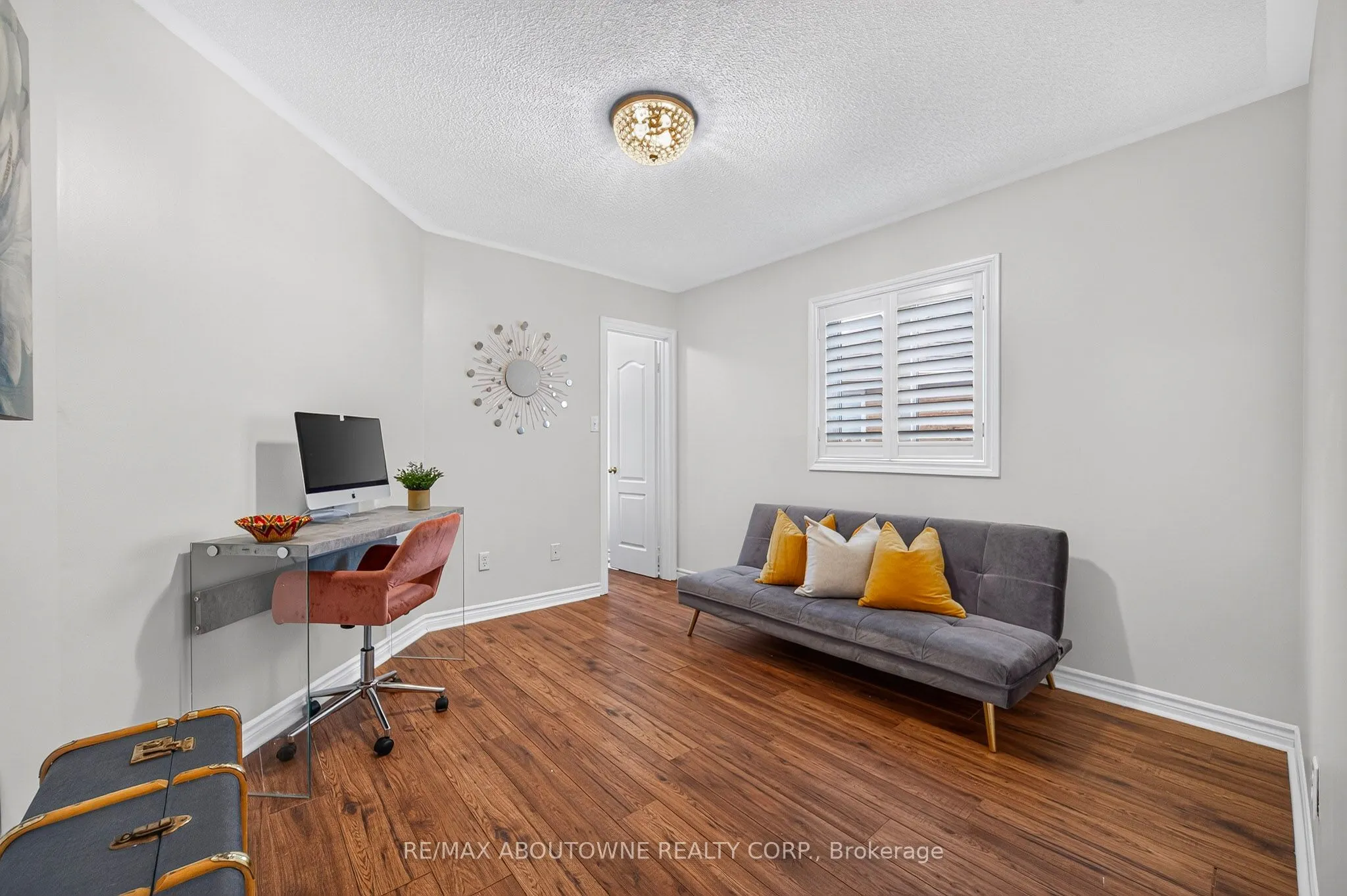 2447 Highmount Crescent