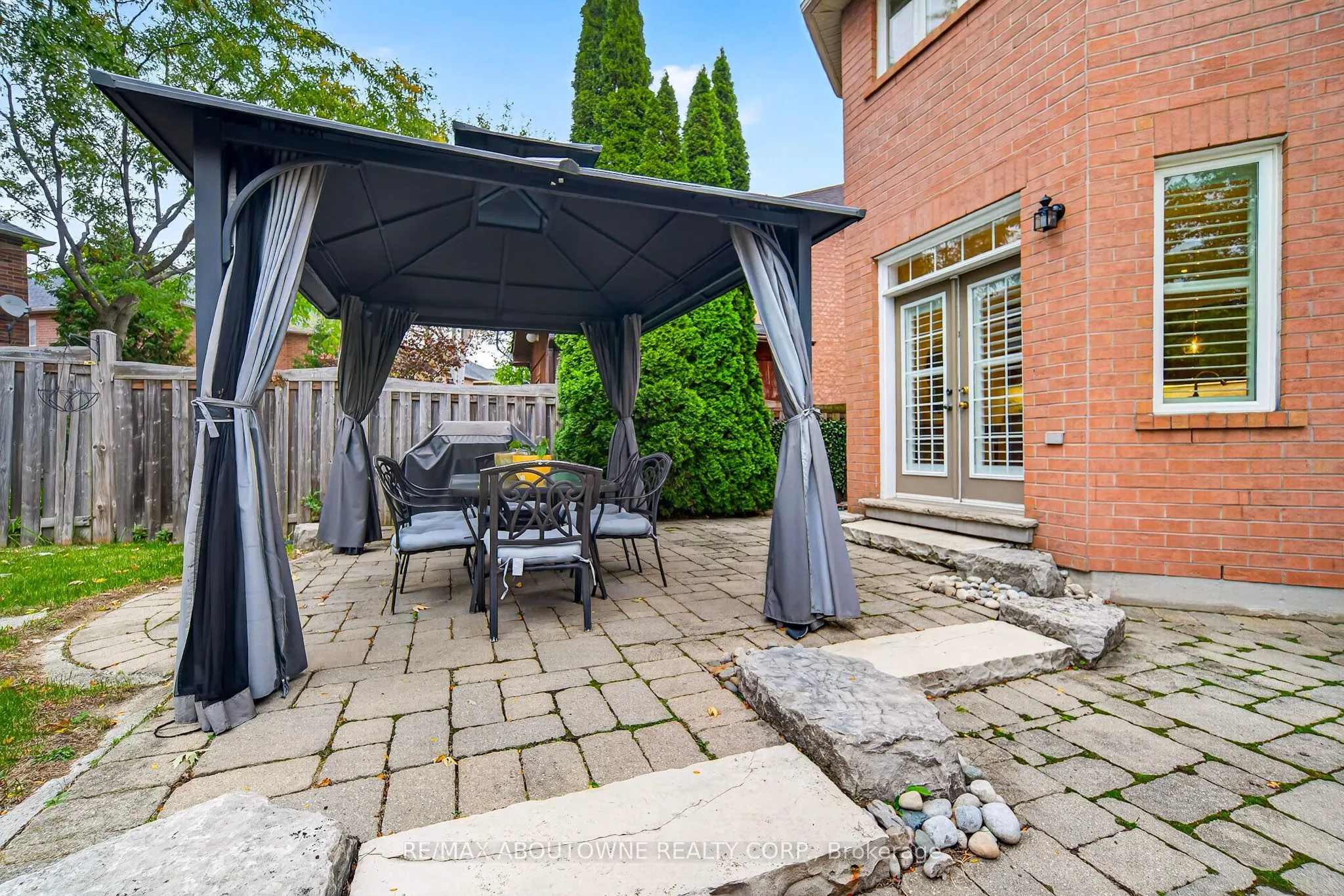 2447 Highmount Crescent