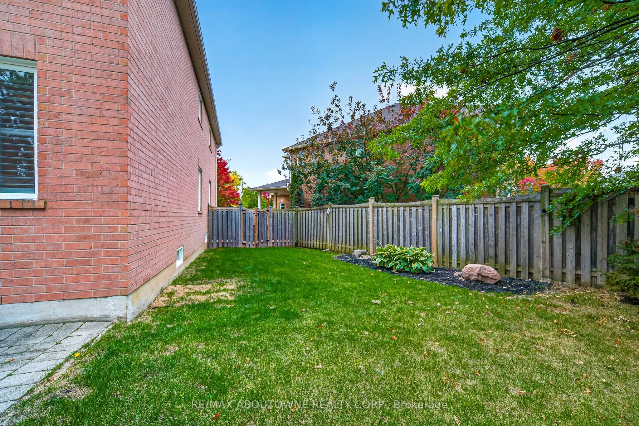 2447 Highmount Crescent