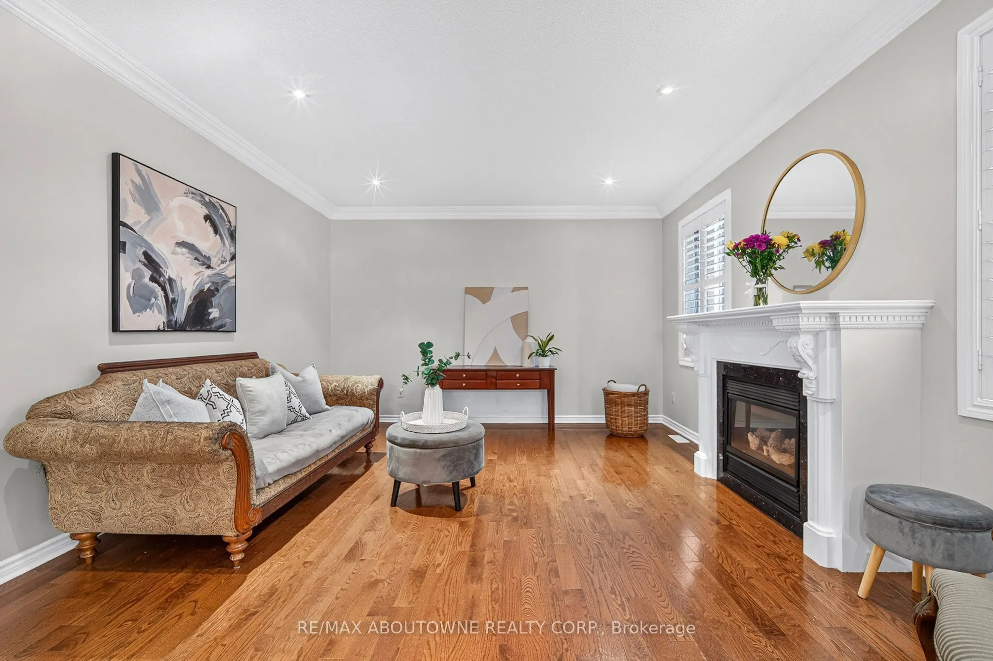 2447 Highmount Crescent