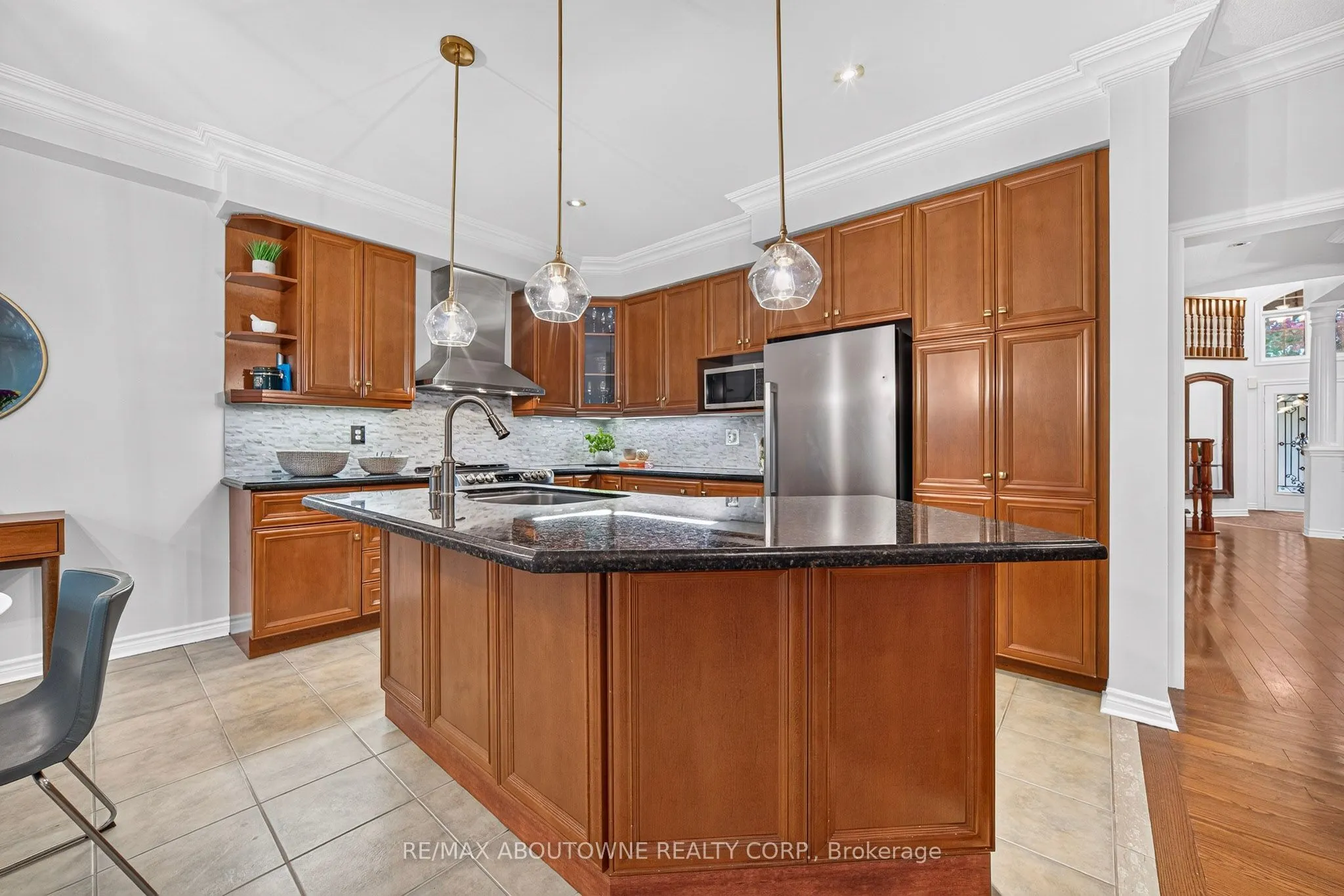 2447 Highmount Crescent