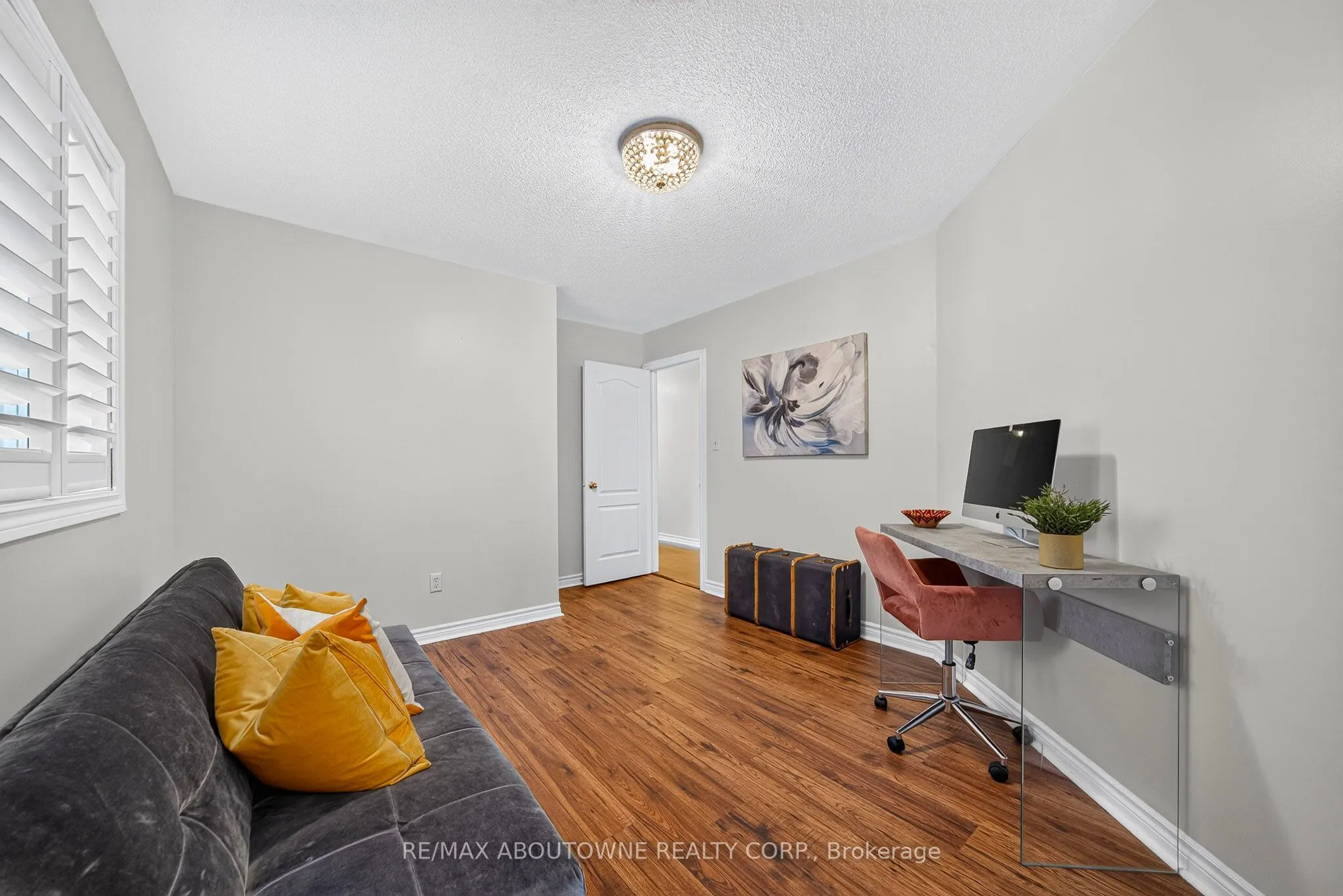 2447 Highmount Crescent