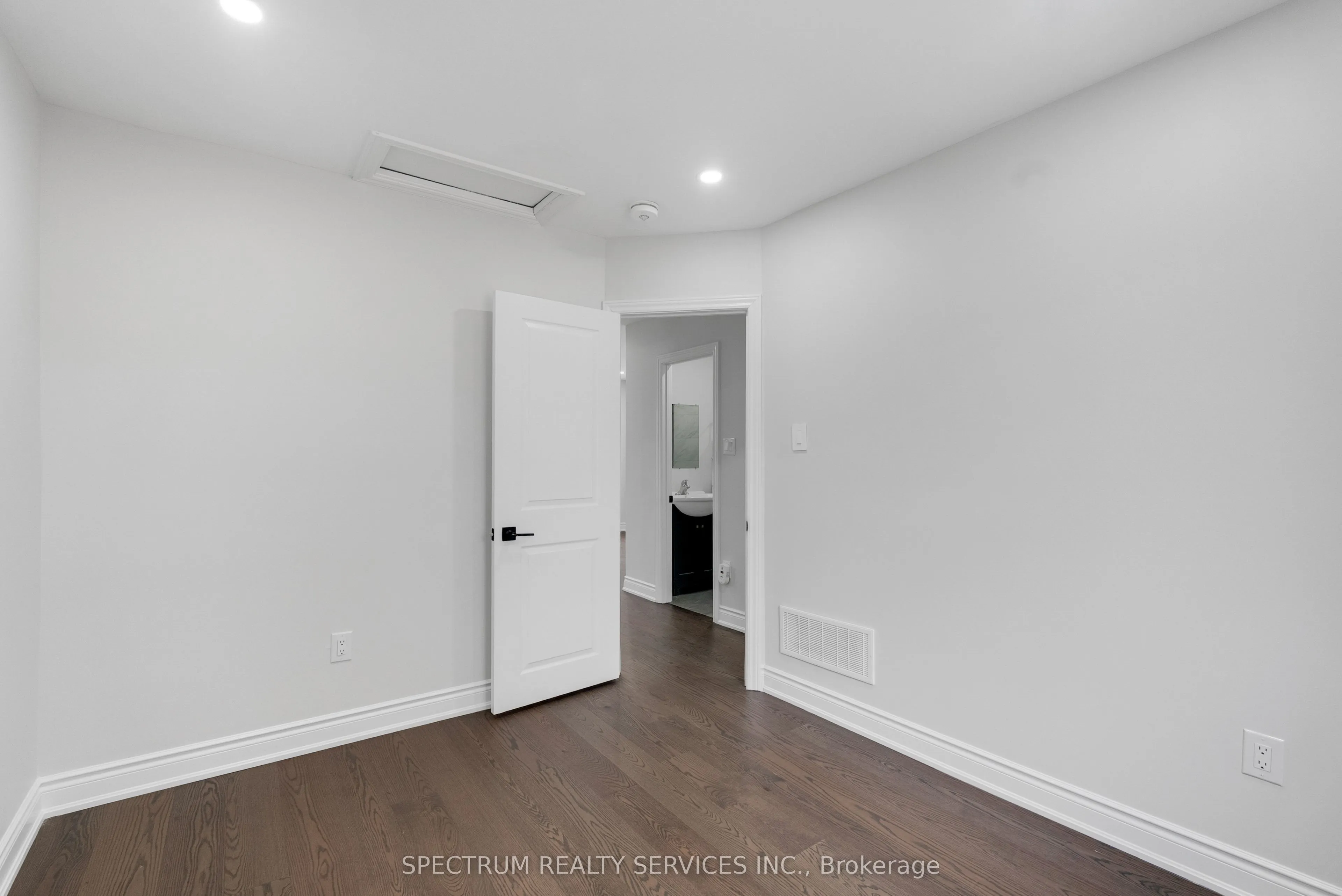 11 Vimy Avenue