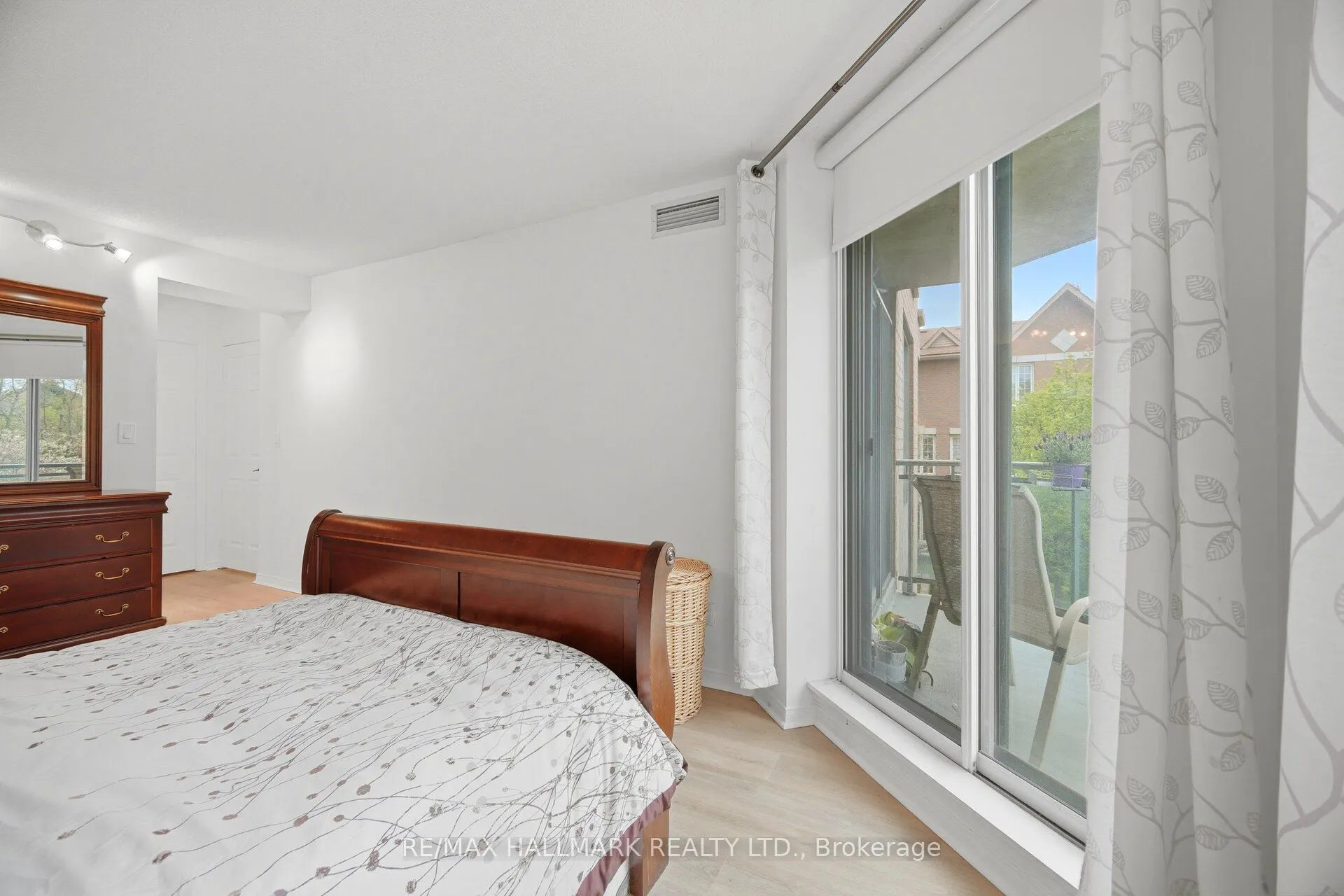 190 Manitoba Street #209