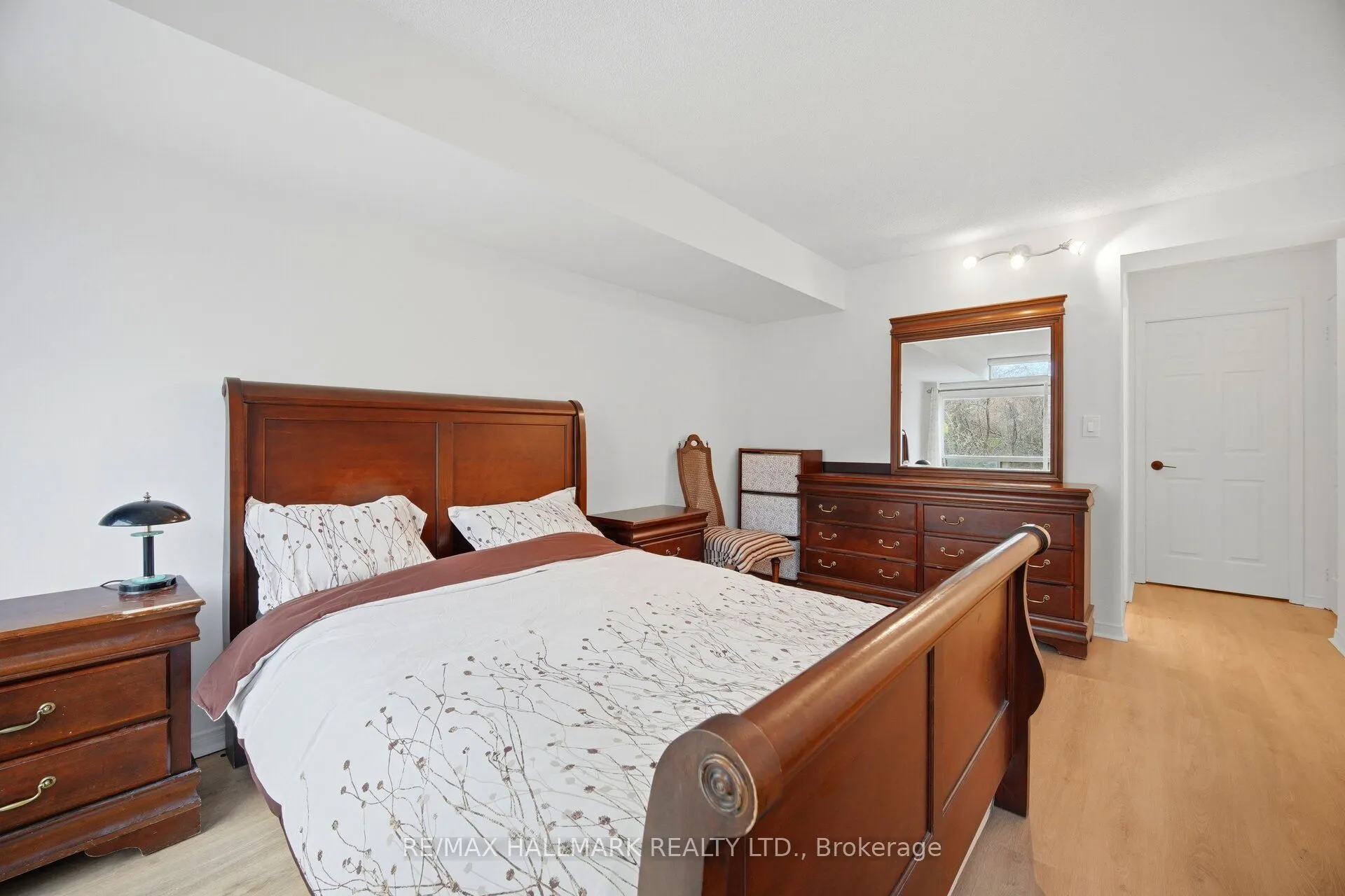 190 Manitoba Street #209