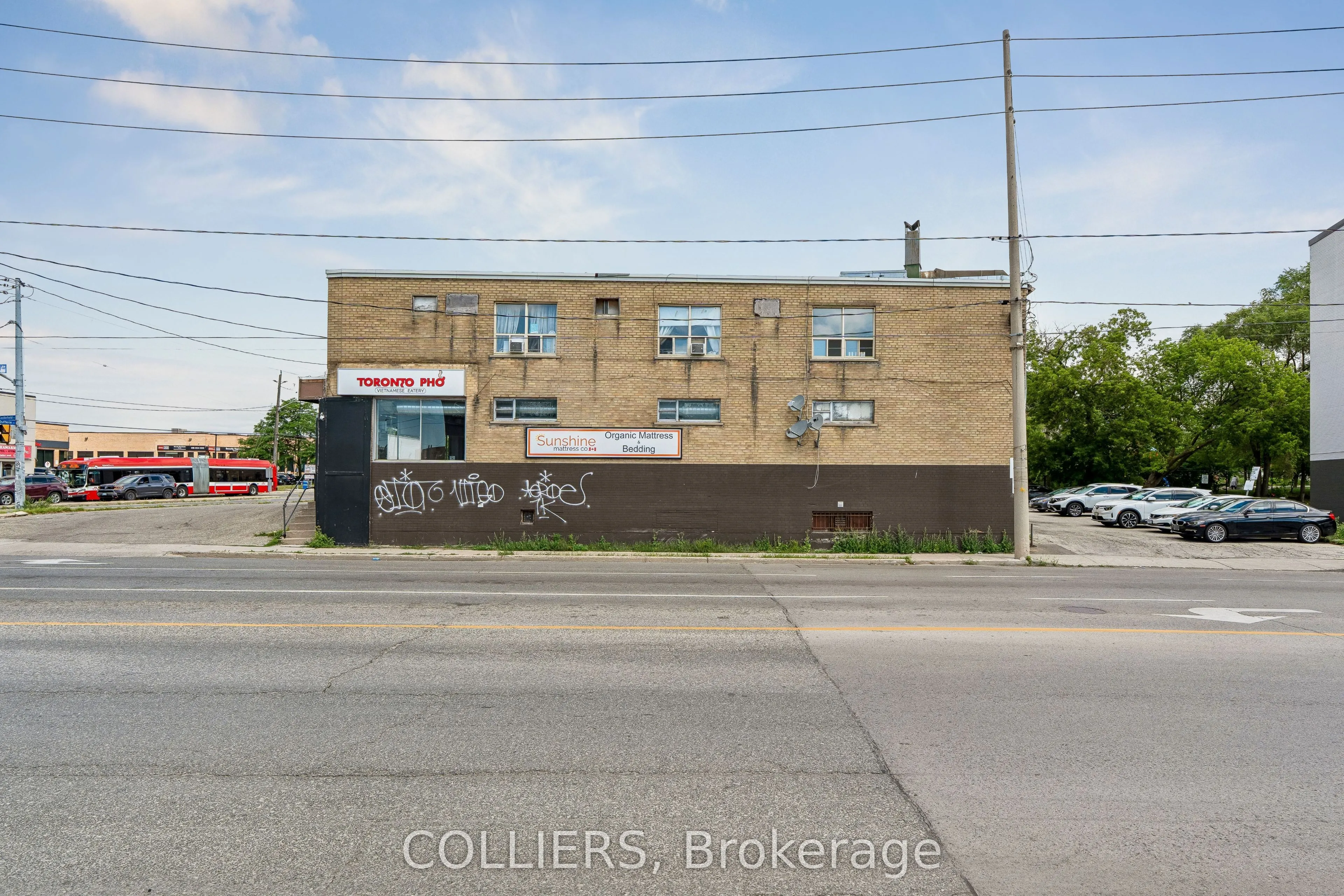 2473 Dufferin Street