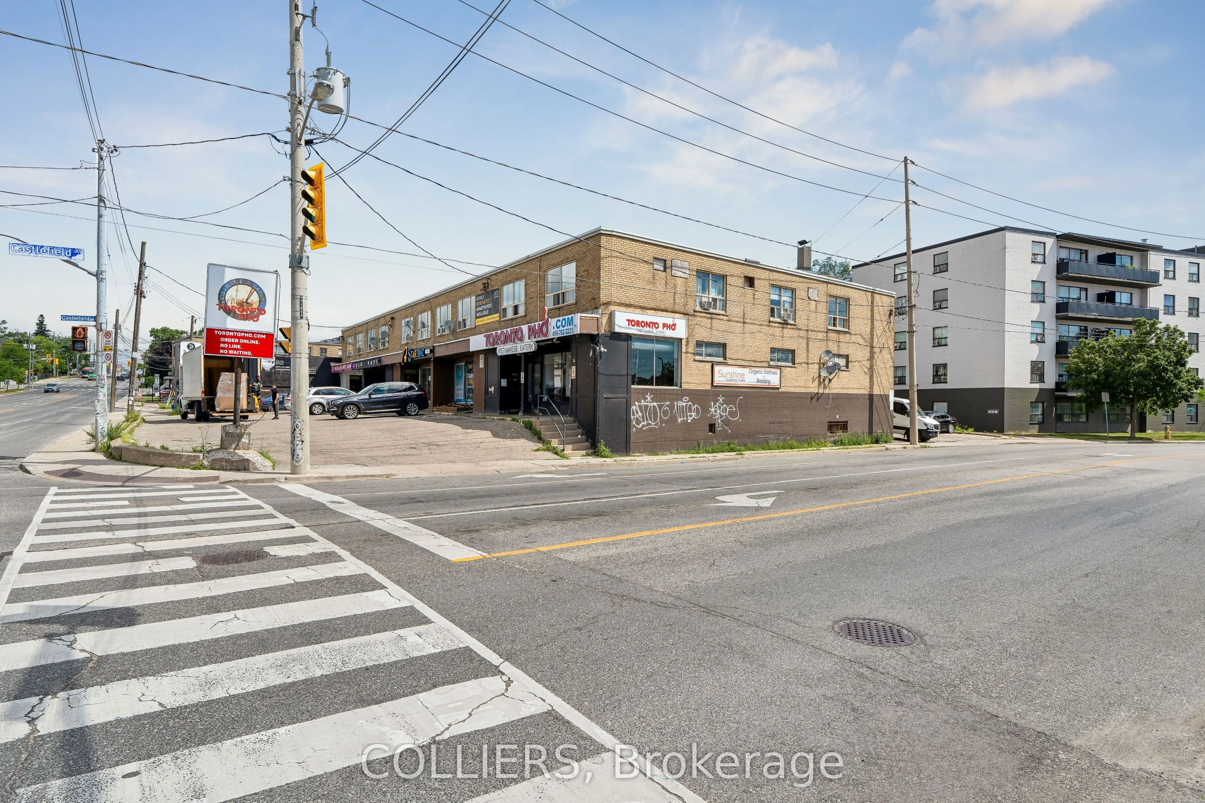 2473 Dufferin Street